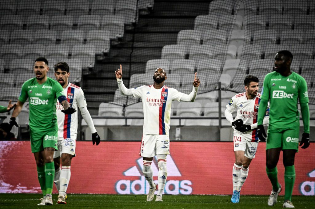 Dembele penalty gives Lyon derby win