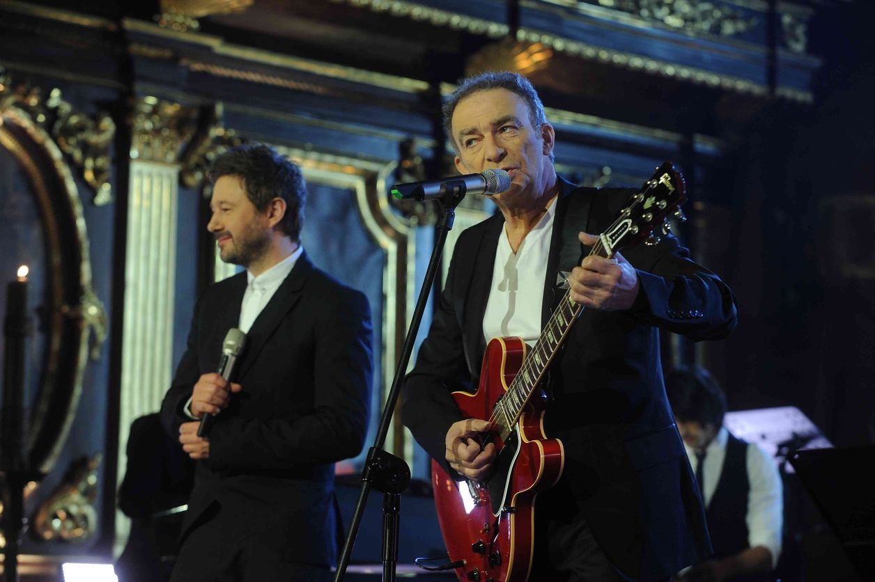W Boże Narodzenie zobaczymy wyjątkowy koncert wyjątkowych artystów – Seweryna Krajewskiego i Andrzeja Piasecznego. To będzie premiera telewizyjna ich najnowszej wspólnej płyty „Zimowe piosenki”. Dla obu artystów to płyta szczególna, bo pierwsza stworzona wspólnie od początku do końca, pierwsza na której występują razem jako twórcy i wykonawcy. Seweryn Krajewski skomponował nowe piosenki, a Andrzej Piaseczny napisał do nich słowa, w ten sposób powstało dziesięć wyjątkowych utworów, które oddają całą magię i piękno Świąt Bożego Narodzenia. W koncercie usłyszymy ich wszystkie nowe piosenki oraz wszystkim dobrze znany przebój „Jest taki dzień”.