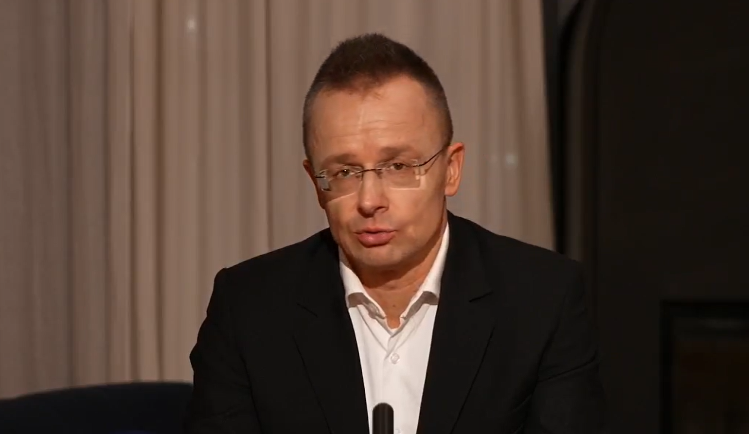 Szupertitkos menekítési akciókba kezdtek Szijjártó Péterék Izraelben: újabb három magyart menekítettek ki a háborúból – videó
