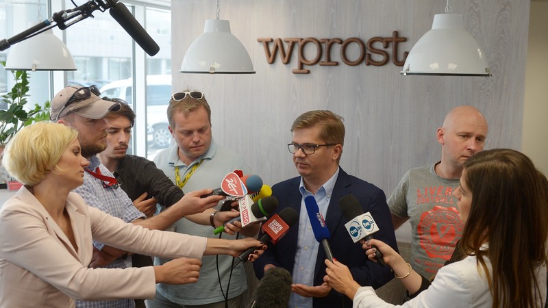 Redaktor naczelny "Wprost" Sylwester Latkowski i dziennikarz Michał Majewski, w redakcji tygodnika