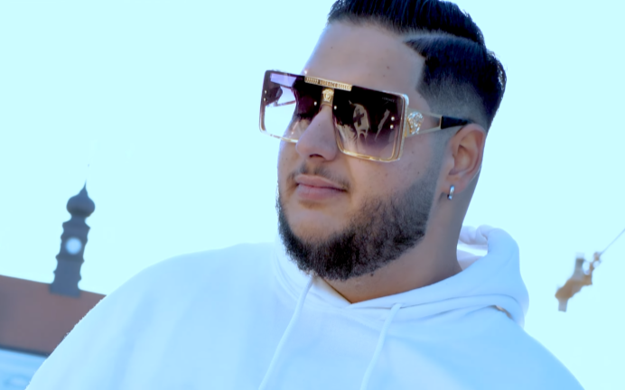 „Minden héten mással vagyok” – Felfalják a nők az ország legkövérebb tinijét: Rácz Géza azt állítja, a kegyeiért „9 vagy 10 pontos” lányok küzdenek