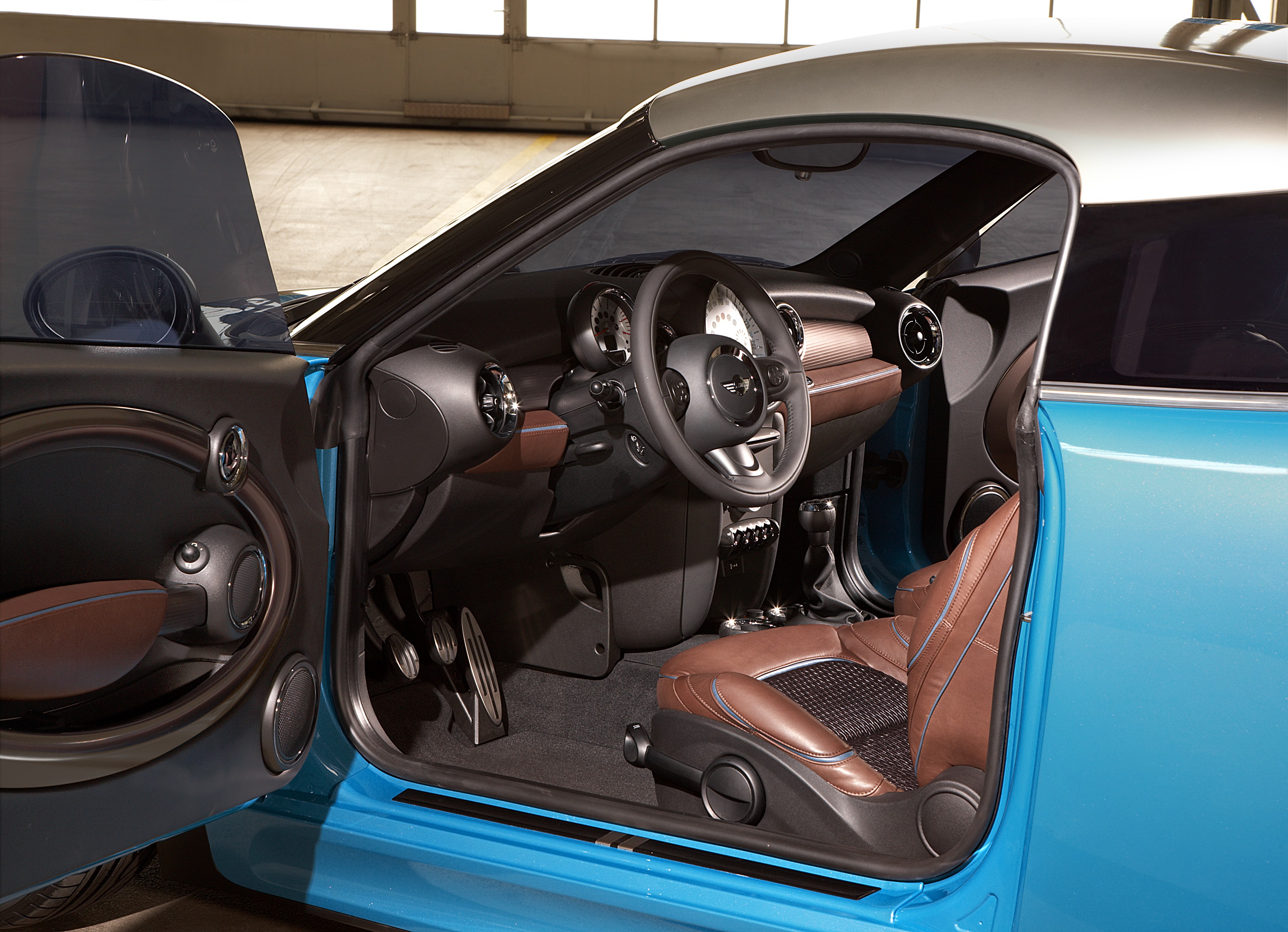 Galerię
Mini Coupe Concept wygląda jak rasowa maszyna, w końcu powstał na bazie szybkiej wersji John Cooper Works