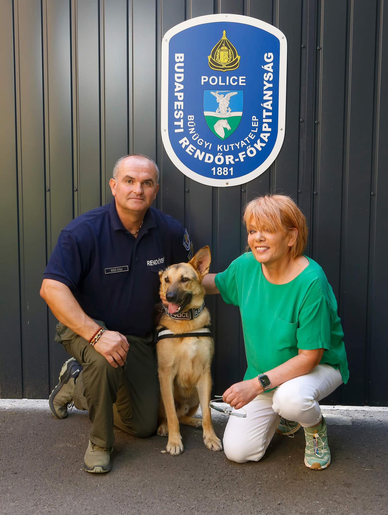 Telefonbetyár követelte vissza Rambót, az ukrán front hős kutyáját – Újabb részletek derülnek ki az ebről a róla szóló könyvben