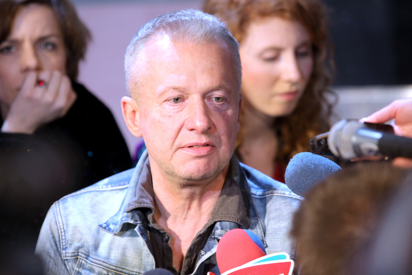 Bogusław Linda na próbie spektaklu