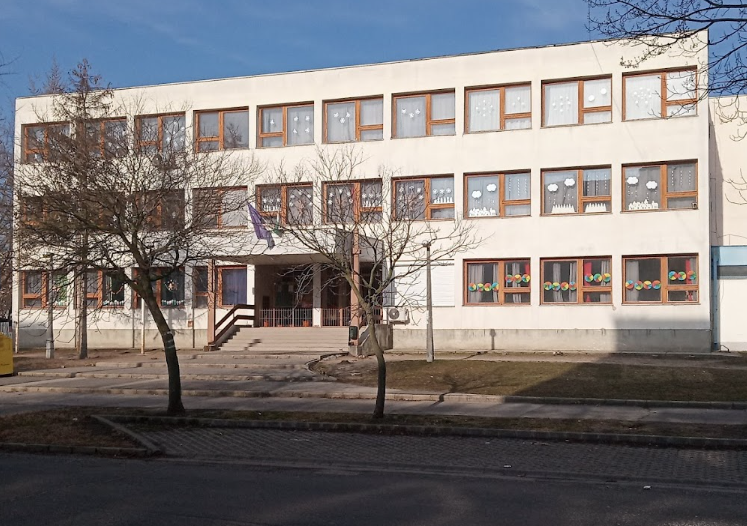 Megrázó részleteket osztott meg a kecskeméti diáklány anyukája: gyermekét brutálisan megverték az iskolában, nem rúgták ki a bántalmazókat – videó