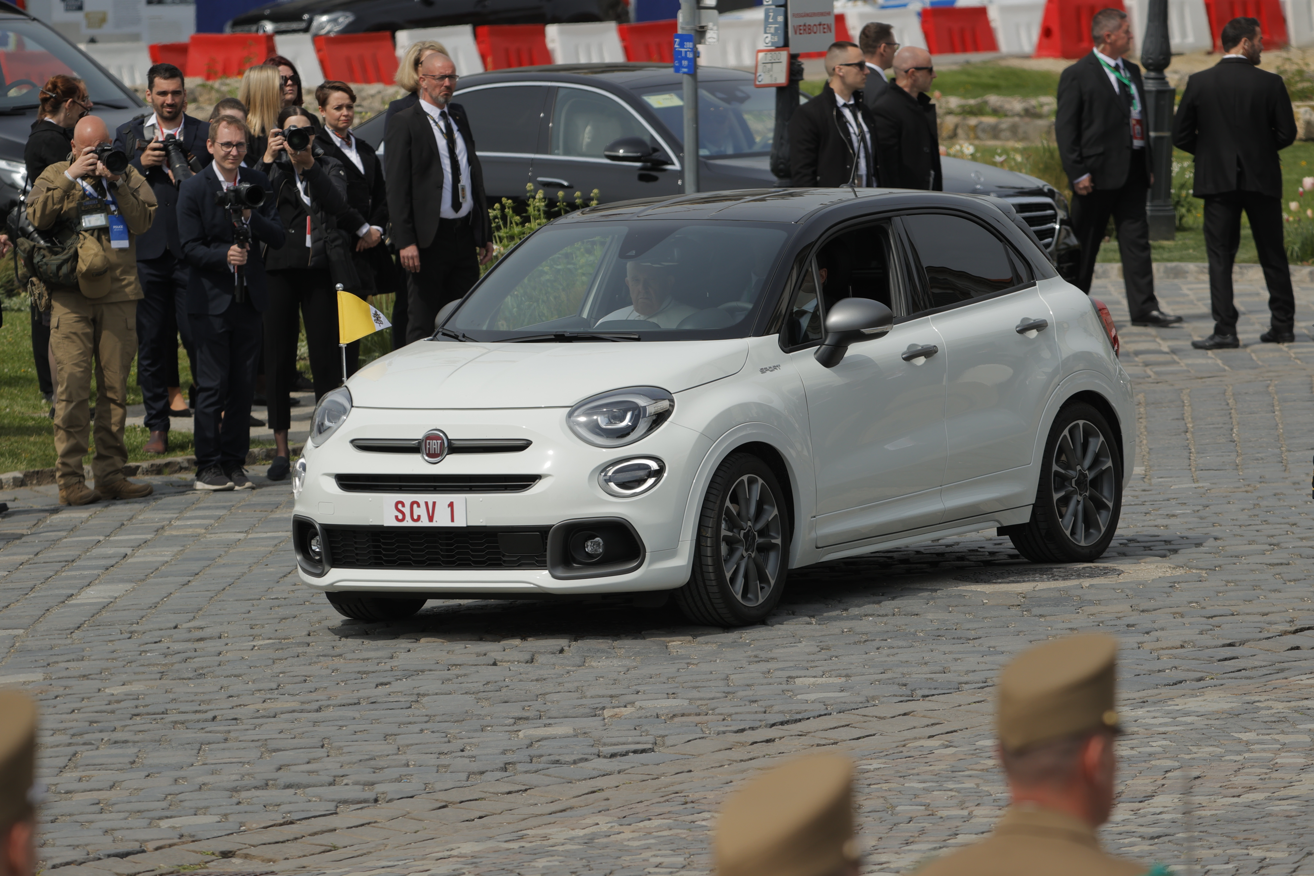 Ferenc pápa Budapesten - az első videó!