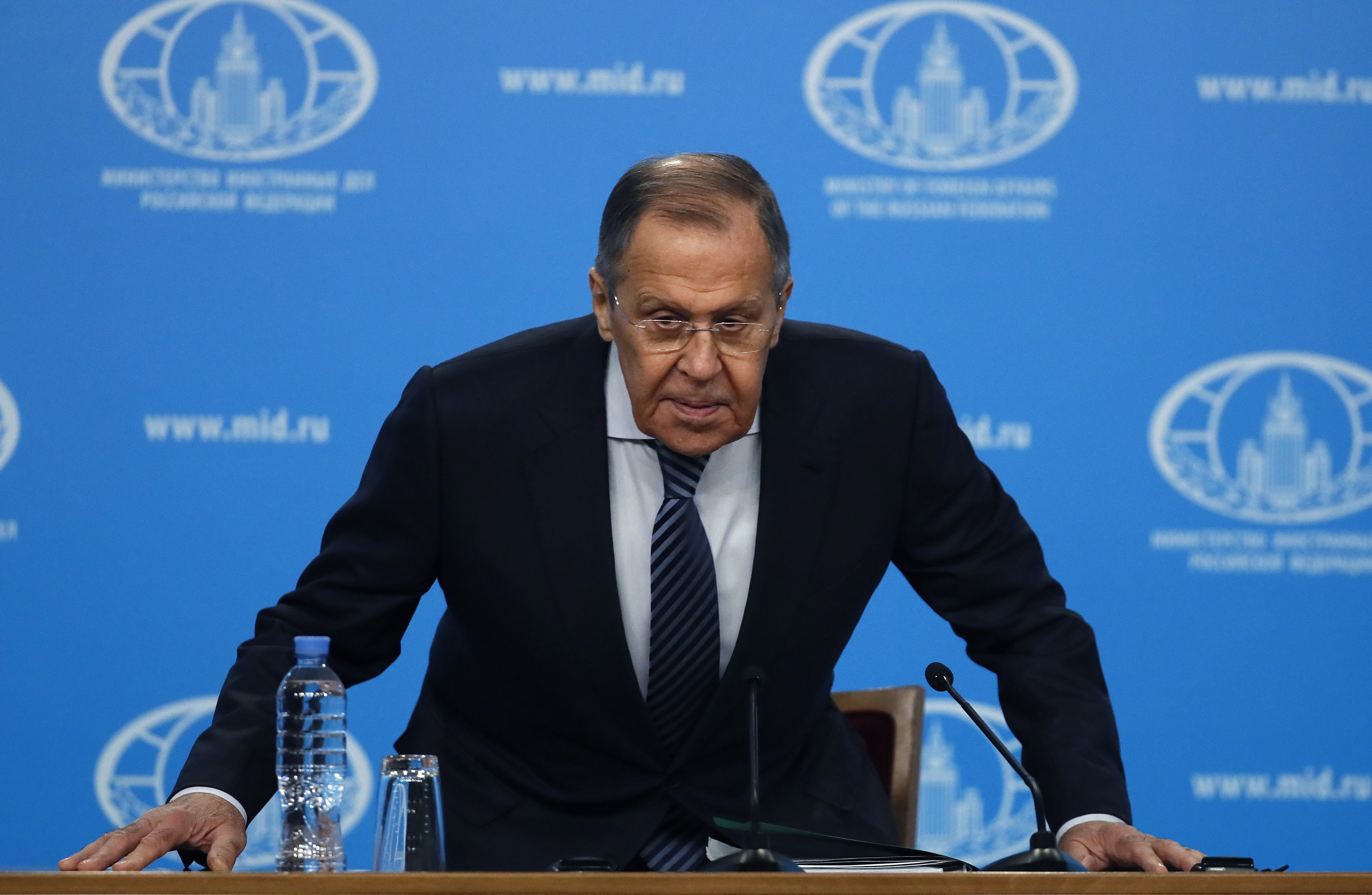 Lavrov bekattant? A hazája megtámad egy országot és még minket fenyeget