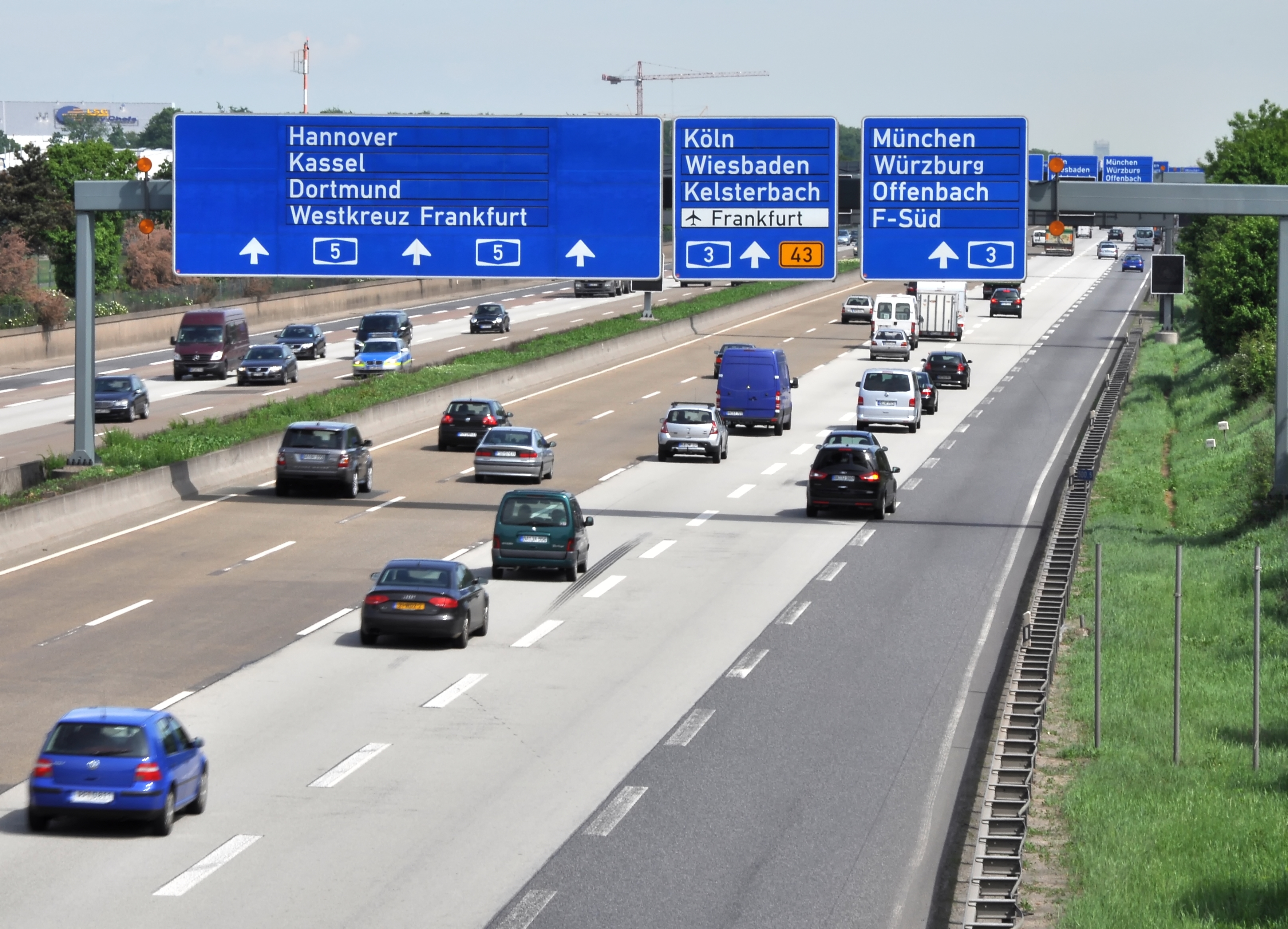 Jak złodzieje kradną samochody? Kradzież auta na niby