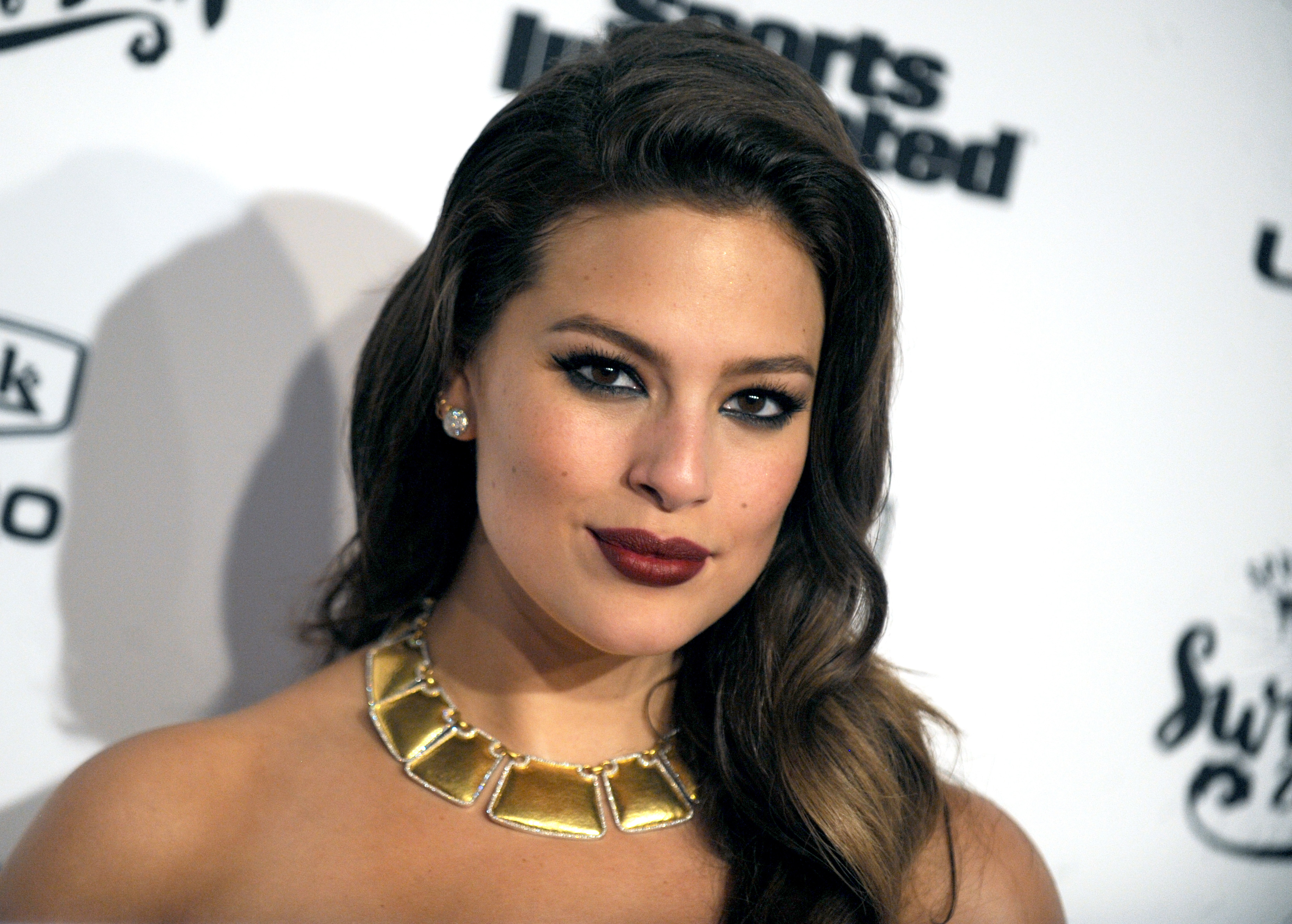 Ashley Graham ezt is bevállalta: brutálisan őszinte fotón mutatta meg a szülés utáni hasát