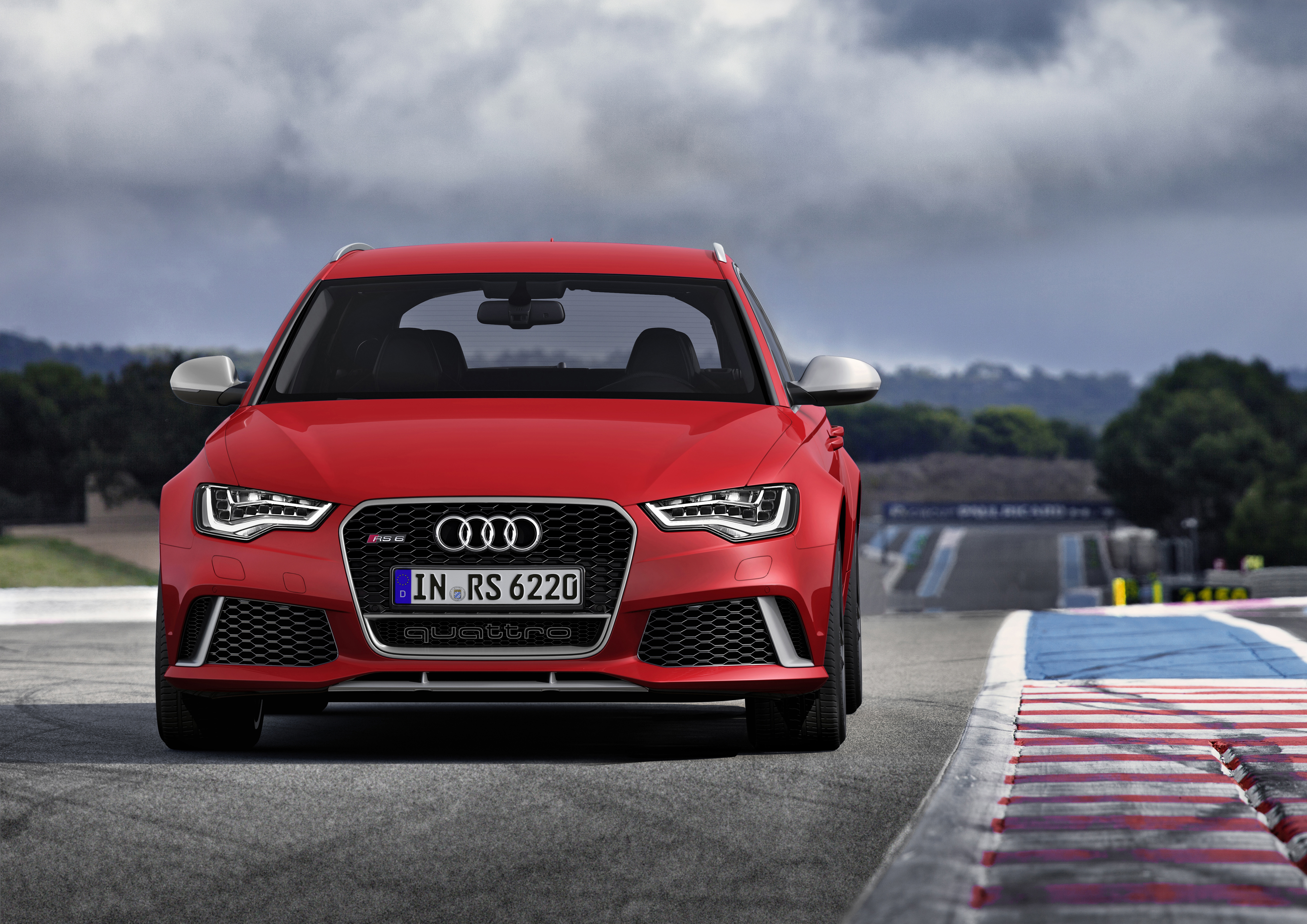 Nie bez znaczenia jest też masa własna - nowa generacja audi RS 6 avant jest lżejsza od poprzednika o 100 kg. Jakim cudem?