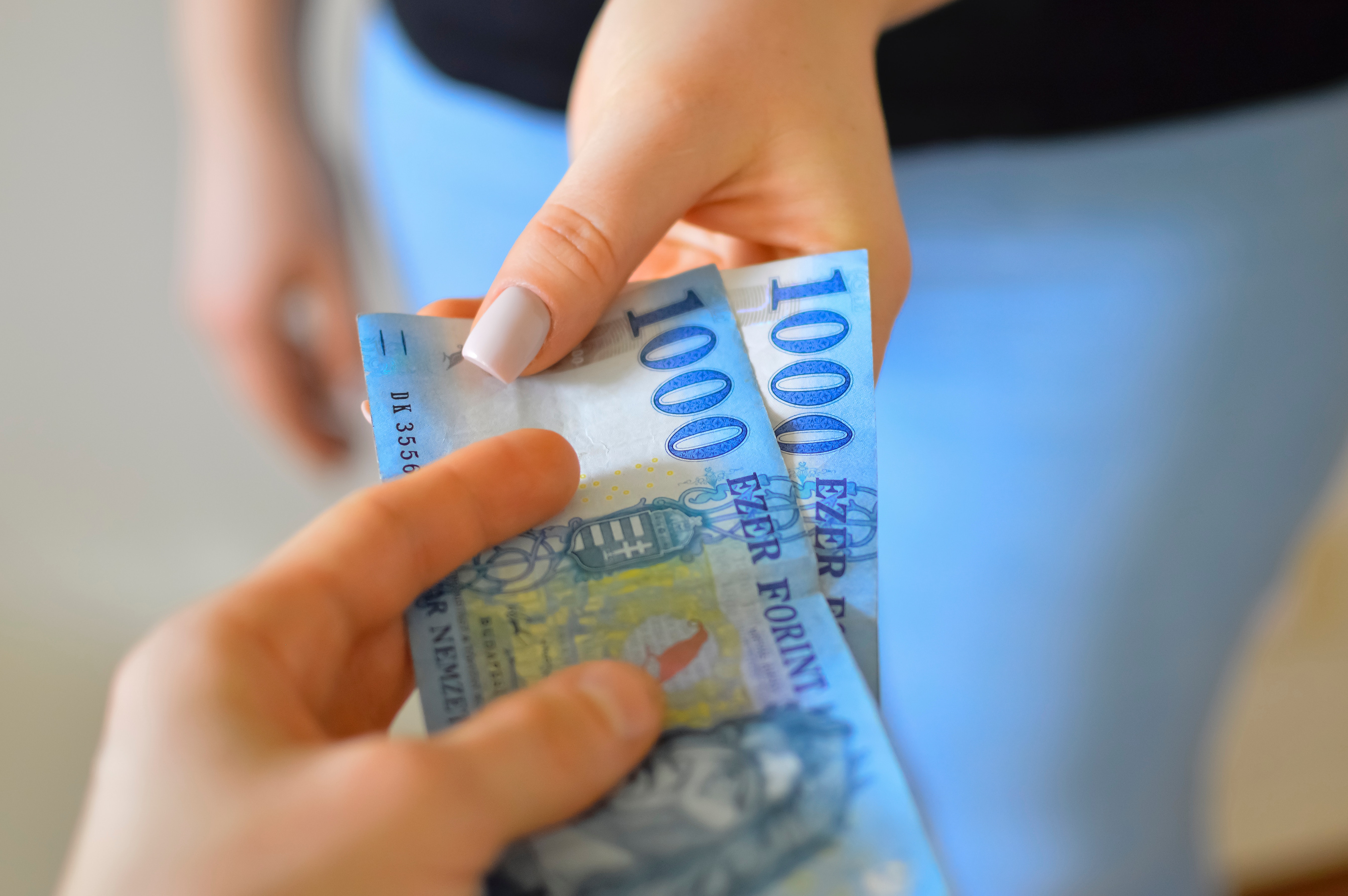 Hol van már a vége? Újra gyengült a forint árfolyama: mutatjuk, mennyivel