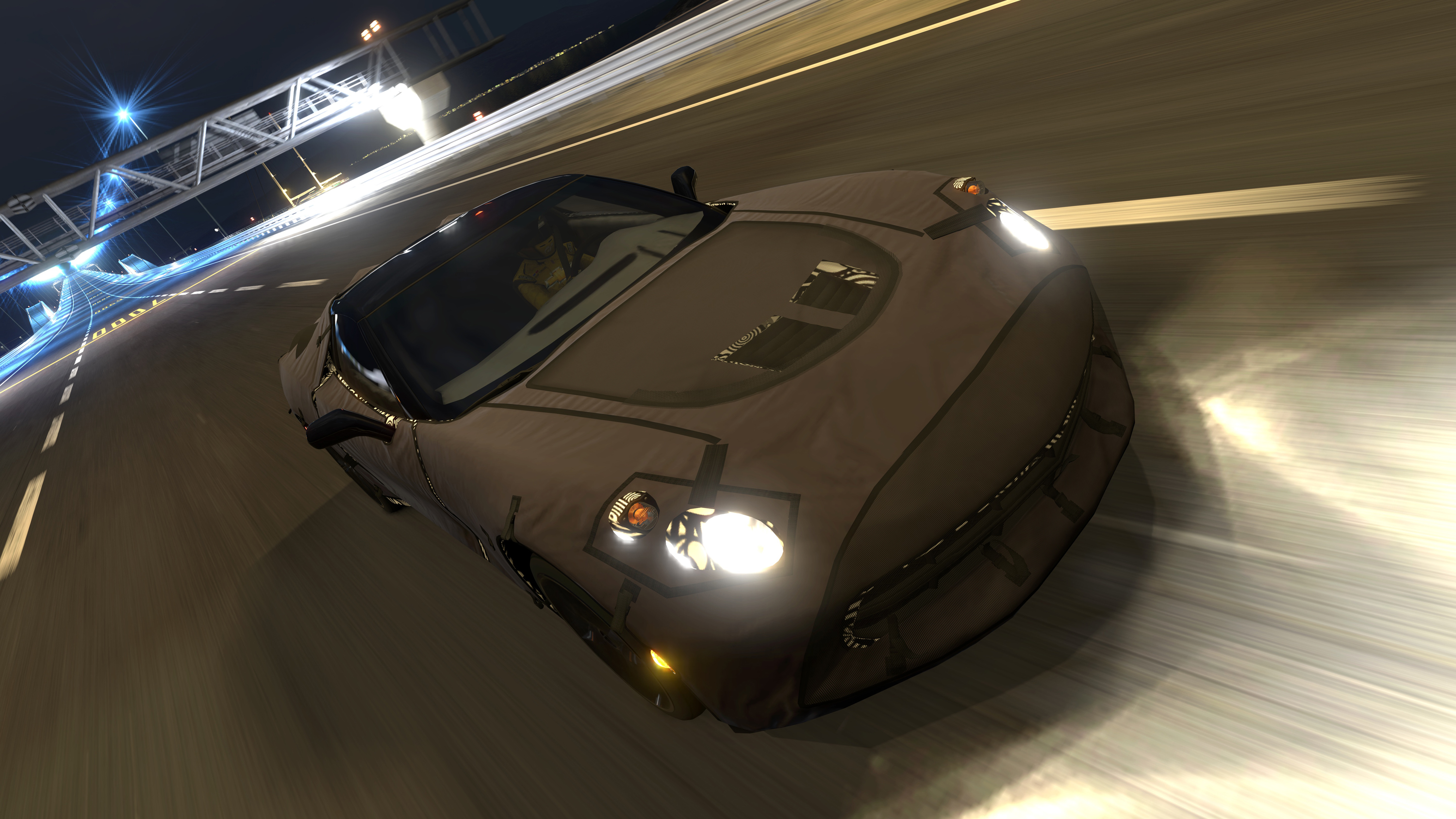 Gracze uczestniczący w wirtualnych zmaganiach w serii Gran Turismo mają do dyspozycji wszystkie sześć generacji chevroleta corvette, który jest jednym z najpopularniejszych modeli w grze. Zakamuflowany model corvette C7 jest już dostępny do pobrania poprzez PlayStation Store z poziomu systemu PlayStation3 bez dodatkowych opłat. Samochód będzie można przetestować na najsłynniejszych torach świata, łącznie z Daytona International Speedway i Nurburgring, gdzie zespół Chevroleta dopracowywał właściwości jezdne prawdziwego modelu corvette