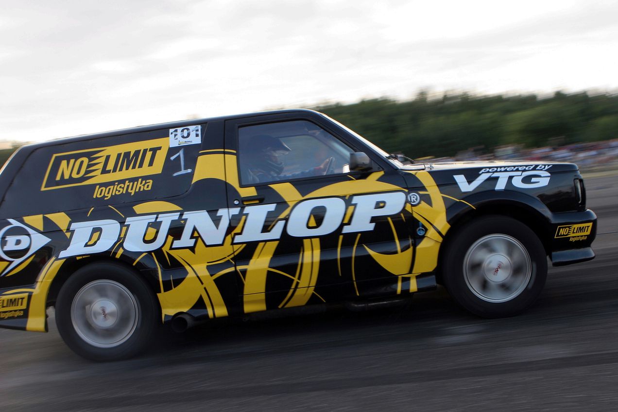 Czas 8,88 sekundy i wyrównany rekord życiowy - to wyniki, jakie wykręcił Marcin Blauth za sterem GMC Typhoon w finale zawodów o puchar Polski na ćwierć mili. Kierowca Dunlop Teamu utarł nosa najlepszym z najlepszych - wygrał w klasie King of Race