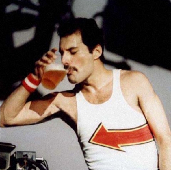 Ochody 70. rocznicy urodzin Mercury'ego trwały przez weekend w Londynie. Na domu w Feltham w zachodniej części miasta, gdzie przyszły piosenkarz spędził dzieciństwo, May odsłonił pamiątkową tablicę.