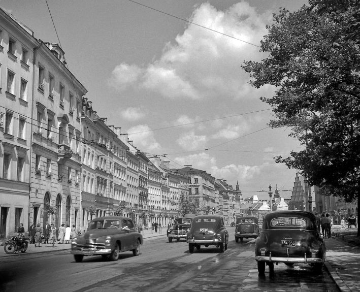 Warszawa, 1953. Krakowskie Przedmieście. Fot. Zbyszko Siemaszko/FORUM