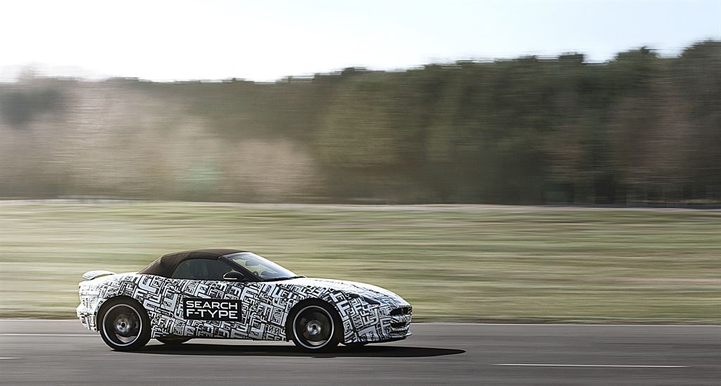 Nowy model F-Type będzie ucieleśnieniem nowoczesnej wizji samochodu sportowego. Dzięki pracy inżynierów i zespołu projektowego stworzyliśmy pojazd, który ma ambicję i możliwości, by stać się liderem w swojej klasie” - powiedział Adrian Hallmark, Global Brand Director marki Jaguar