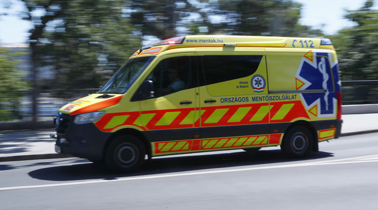 Dráma: egymást váltva küzdöttek egy férfi életéért a vásárlók egy váci boltban