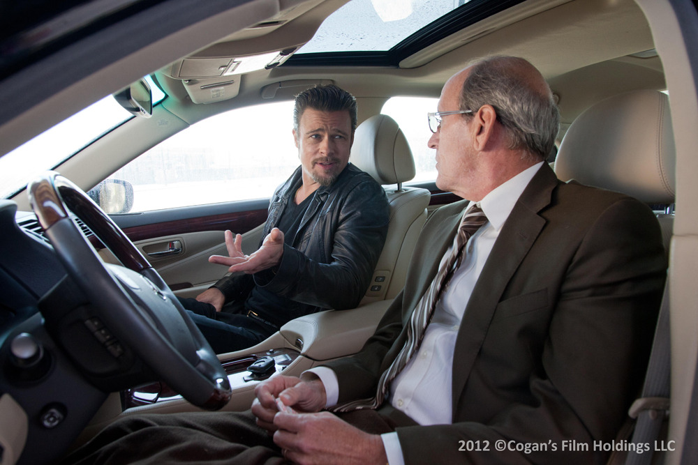 Brad Pitt i Richard Jenkins w filmie