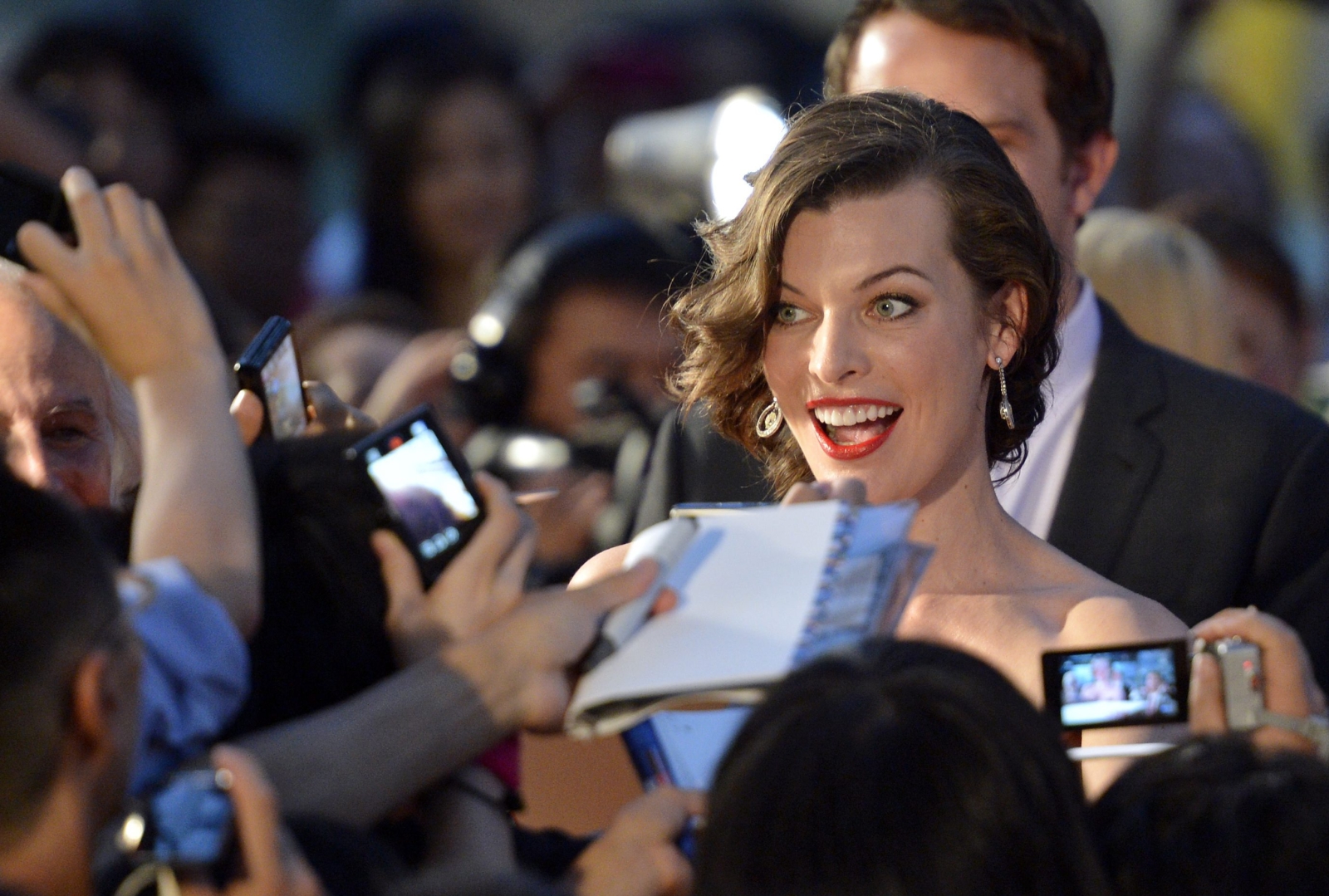 Milla Jovovich na premierze