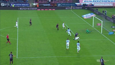 Pogoń - Lech (0:0): Putnocky ratuje kolegów. Drygas uderzył szpicem buta, ale nie zaskoczył Słowaka
