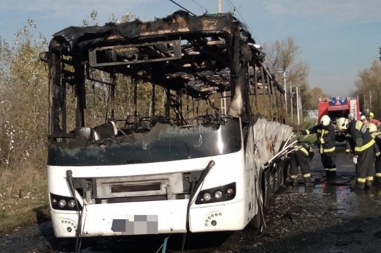 10 utas és a sofőr utazott a délelőtt kigyulladt buszon