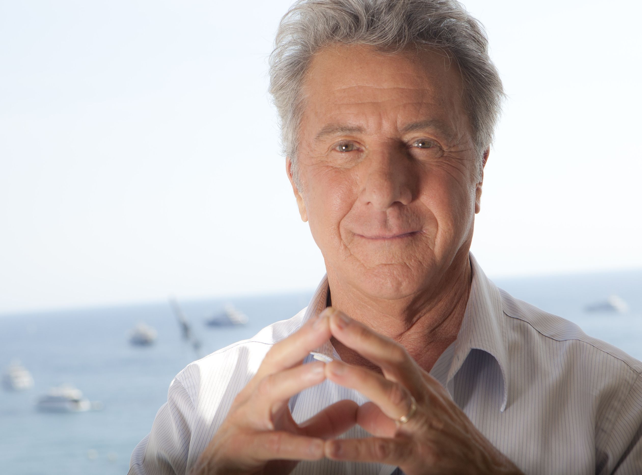 Dustin Hoffman. Stracił dziewictwo w ciemnym pomieszczeniu ze starszą od siebie kobietą, która przez cały czas myślała, że kocha się z jego starszym bratem