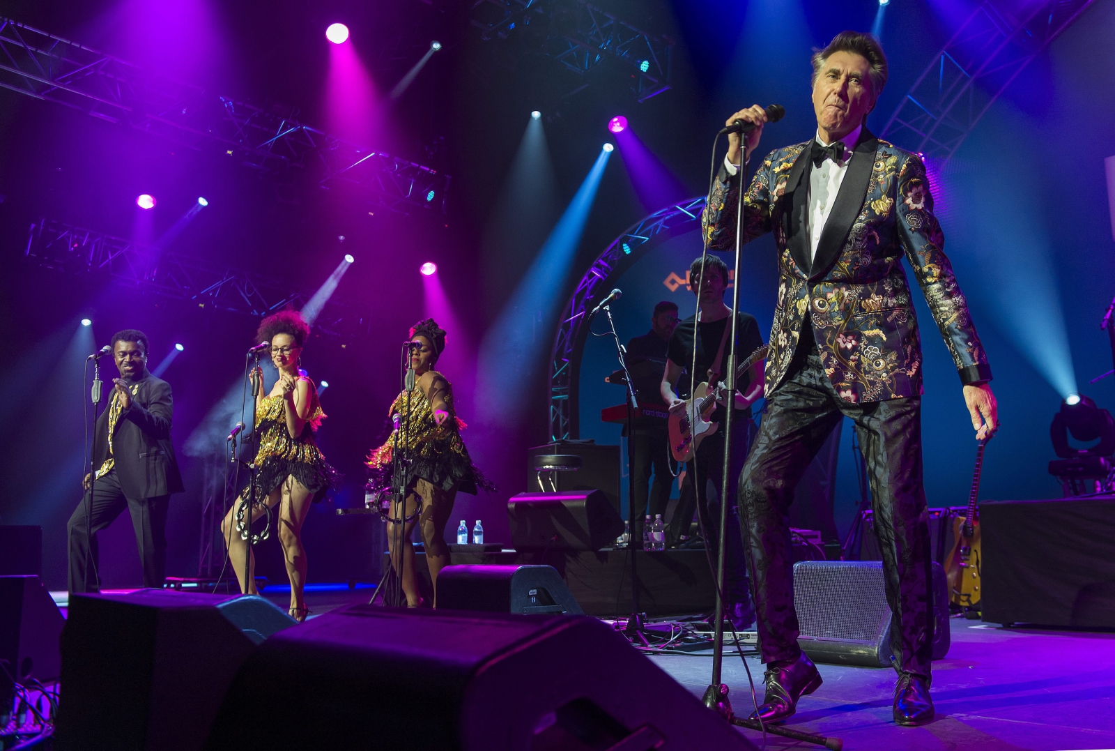 Bryan Ferry na temat końca Roxy Music milczy. Chyba jednak się tym nie zmartwi, bowiem od 1973 roku, gdy wydał pierwszy solowy album