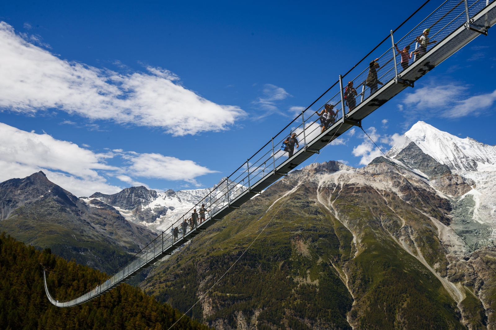 Najdłuższy na świecie most wiszący dla pieszych w Zermatt
