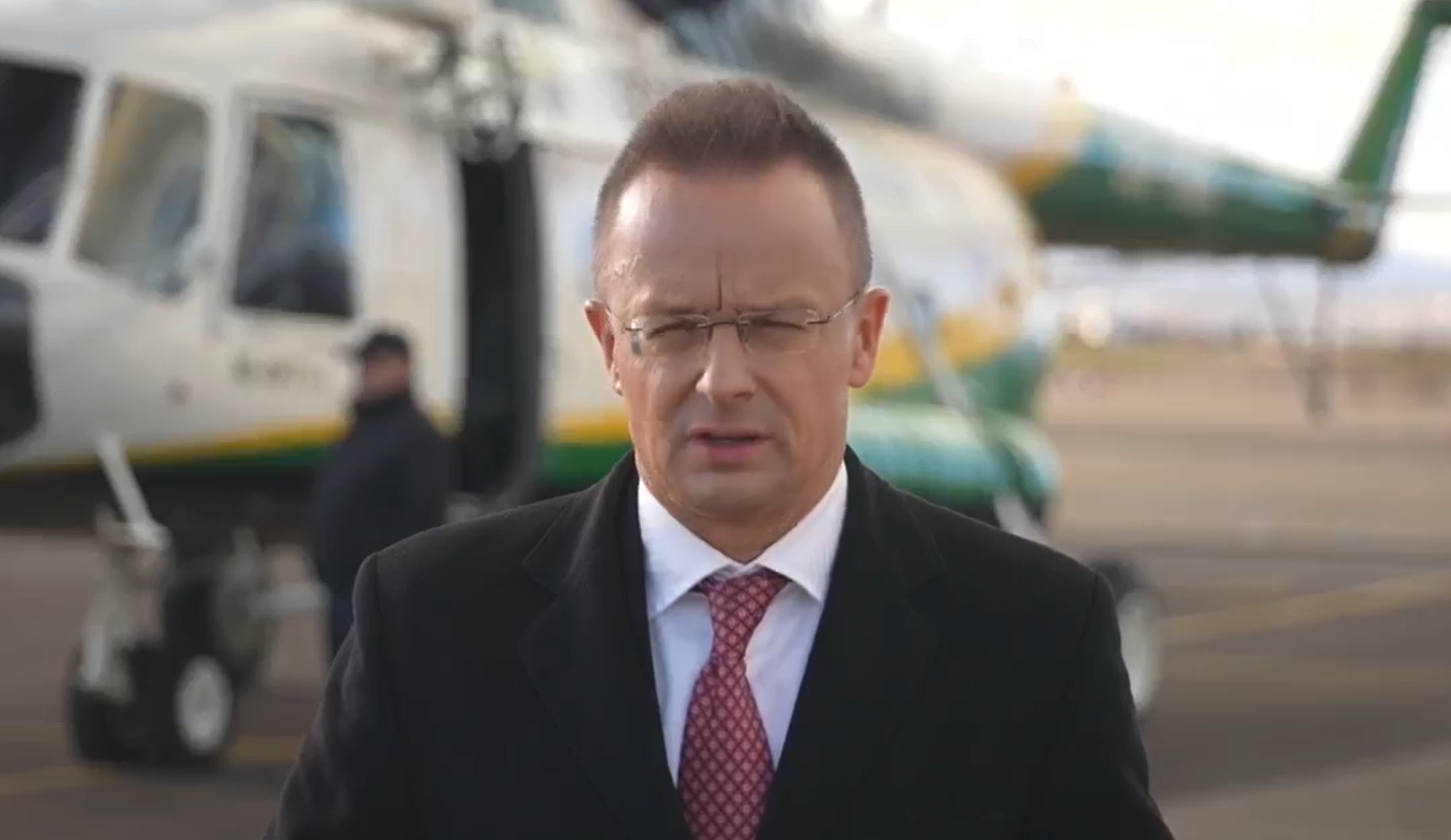 Szijjártó Péter rendkívüli bejelentést tett: Cipruson át mentettek ki újabb magyarokat, köztük 18 gyereket Izraelből – videó