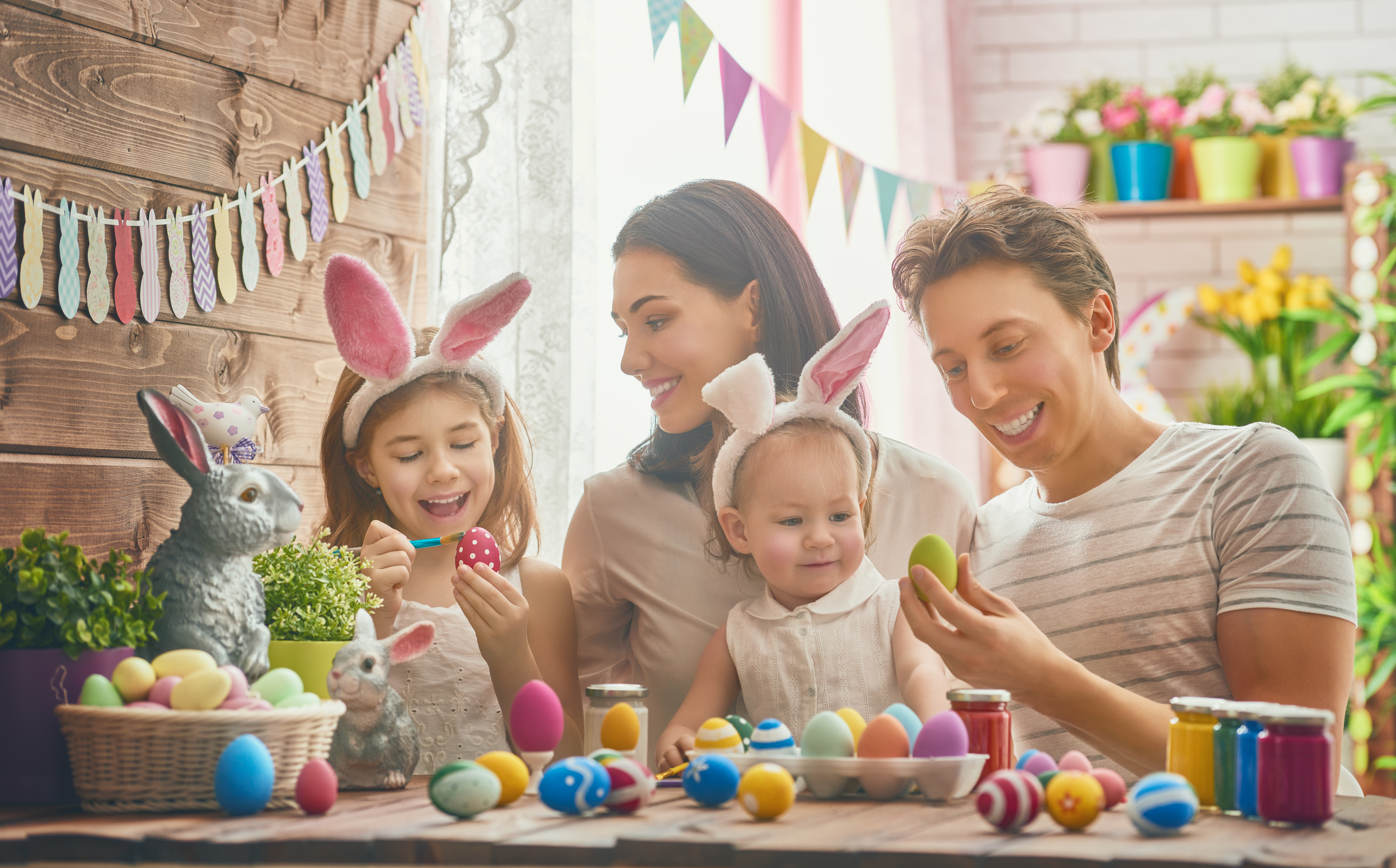 Ön tudja, hogy mit jelentenek a húsvét színei? Miért piros a tojás és sárga a virágdísz?