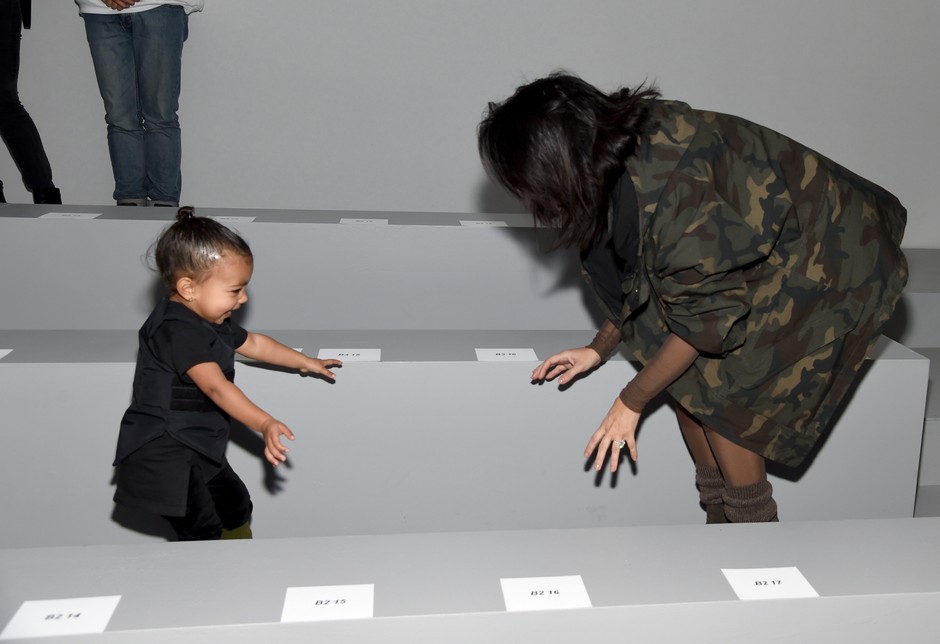 Goście na pokazie Kanye Westa / Getty Images