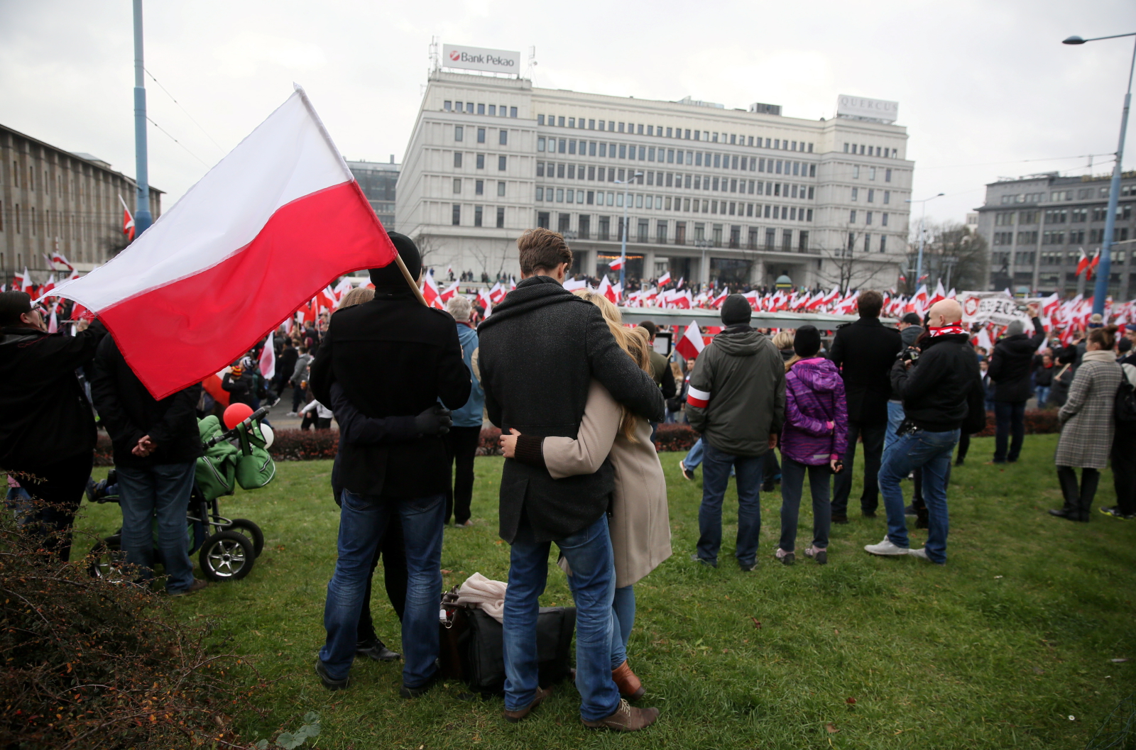 Marsz zakończył się na błoniach stadionu, gdzie zaplanowano wystąpienia liderów Ruchu Narodowego i część artystyczną.