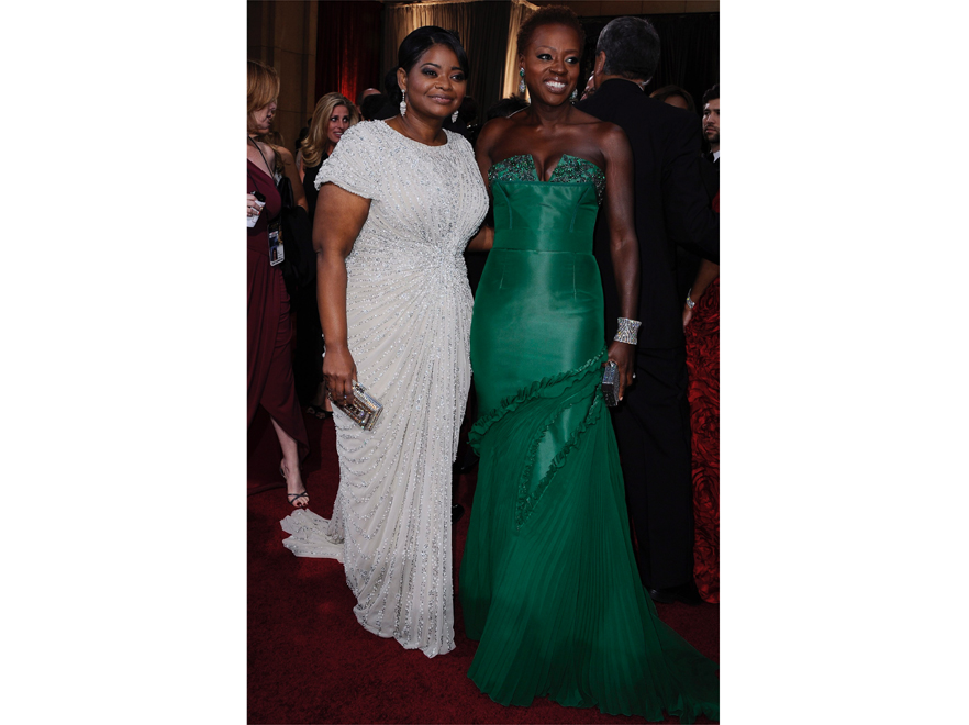 Octavia Spencer (po lewej) w sukni Tadashi Shoji