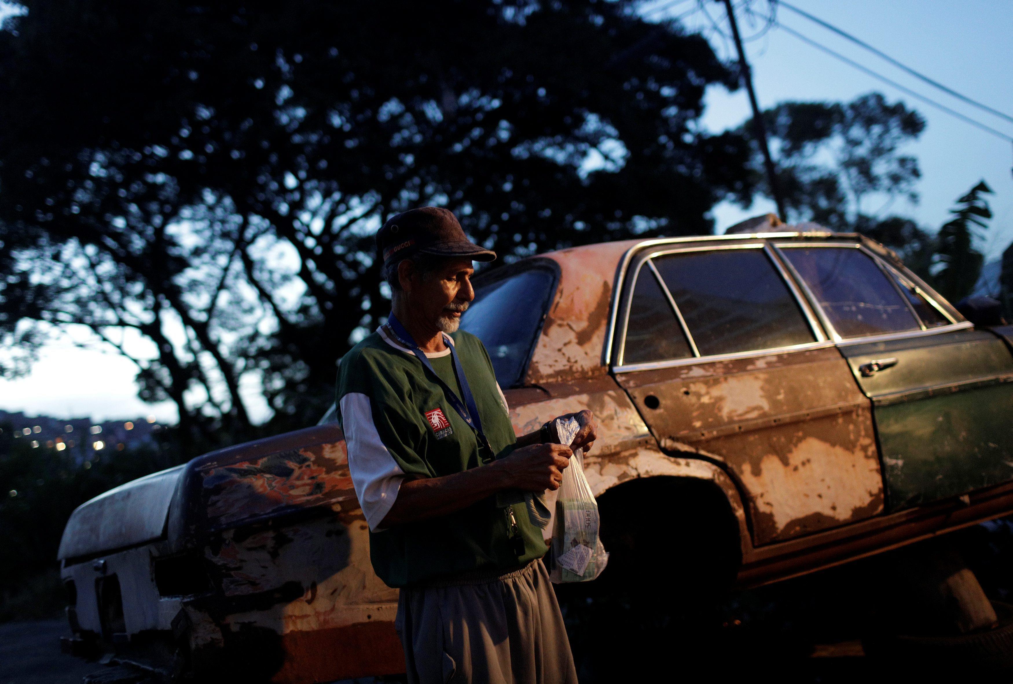 The Wider Image: Venezuelan crisis spawns boom in gambling