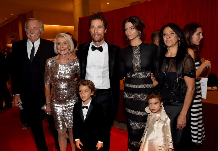 Matthew McConaughey z całą rodziną - żoną, dziećmi, rodzicami i teściową