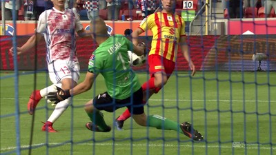 Górnik Z. - Korona (1:1): I znów Loska! Odważne wyjście z bramki uniemożliwiło rywalowi zmieszczenie piłki w bramce