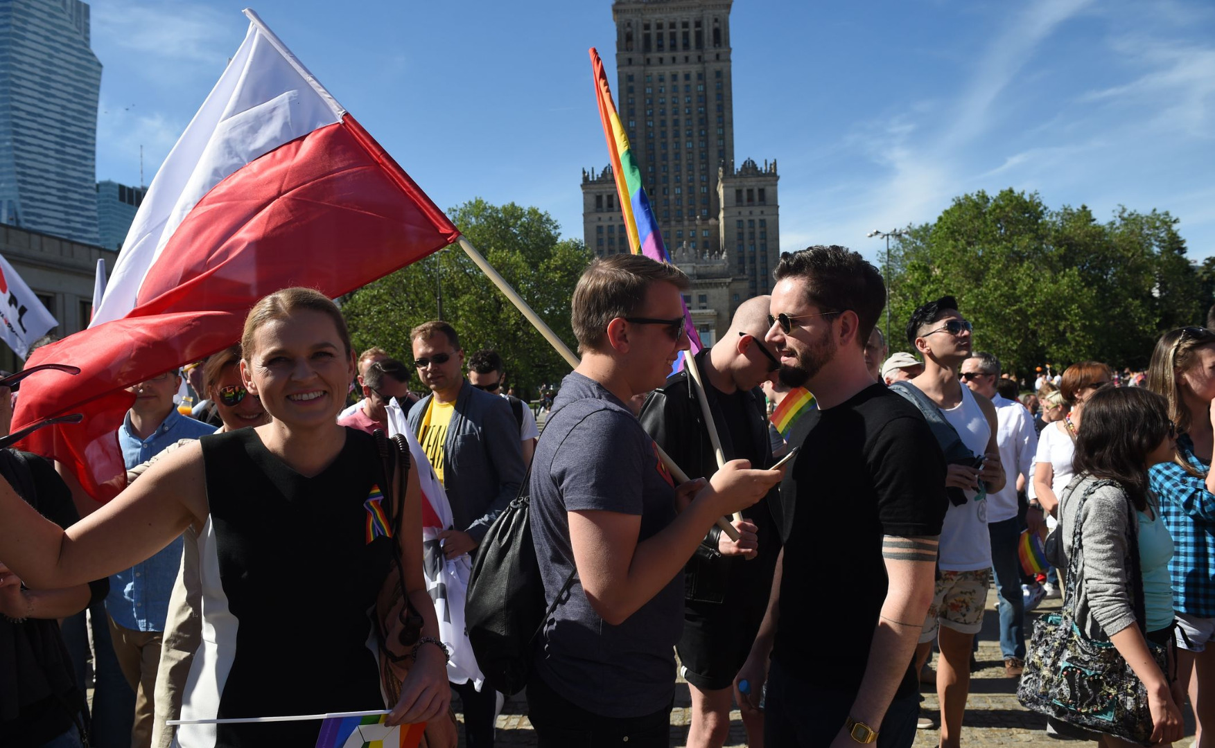 Barwny korowód pod tęczowymi flagami przeszedł m.in. Alejami Jerozolimskimi, przez Plac Zawiszy, Koszykową do Placu Konstytucji i stamtąd przed Pałac Kultury i Nauki. Według organizatorów w Paradzie uczestniczyło ok. 50 tys. osób; według szacunków policji - ok. 13 tys. osób. Paradzie towarzyszyło kilkanaście platform organizacji, firm i partii współorganizujących imprezę, z których puszczana była muzyka. Swoje pojazdy miały m.in.: Partia Razem, Zieloni, Ogólnopolski Strajk Kobiet, Kampania Przeciw Homofobii, Amnesty International, Google. W tłumie powiewało mnóstwo tęczowych flag, a także wiele flag UE; były flagi Polski, Danii, Szwecji, Finlandii, Gruzji, a nawet Rosji. Uczestnicy mieli tęczowe parasolki i kolorowe balony; tęczowymi balonami udekorowane były także platformy. Puszczano bańki mydlane, rzucano confetti. Wielu uczestników miało tęczowe akcenty w stroju, niektórzy byli poprzebierani. Częstym akcentem były tęczowe wianki na głowach i na szyjach; wiele osób miało oryginalne nakrycia głowy.