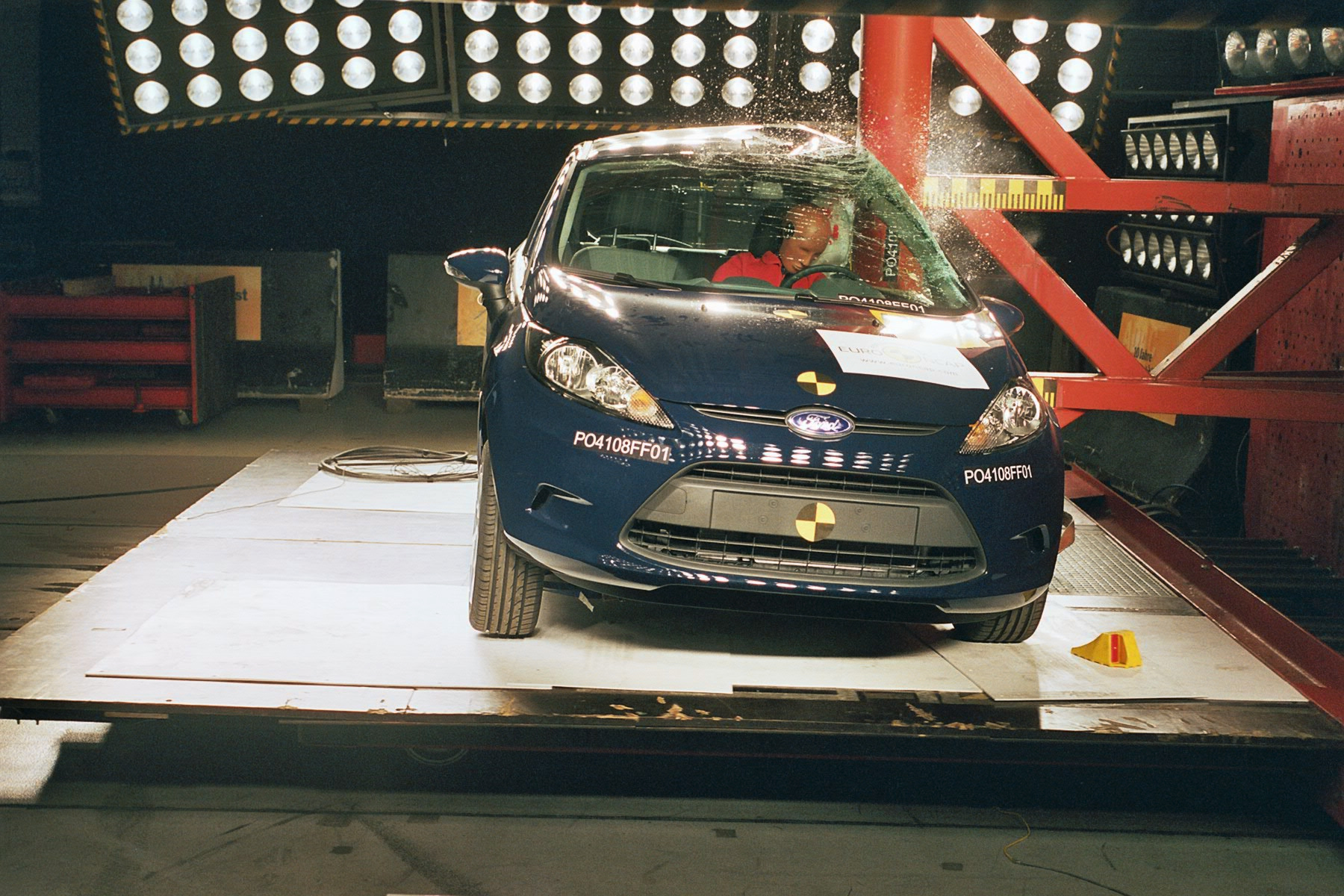 W najbezpieczniejszej ósemce z 5 gwiazdkami jest Ford Fiesta. Maluch ma lepszy wynik punktowy niż Opel Insignia