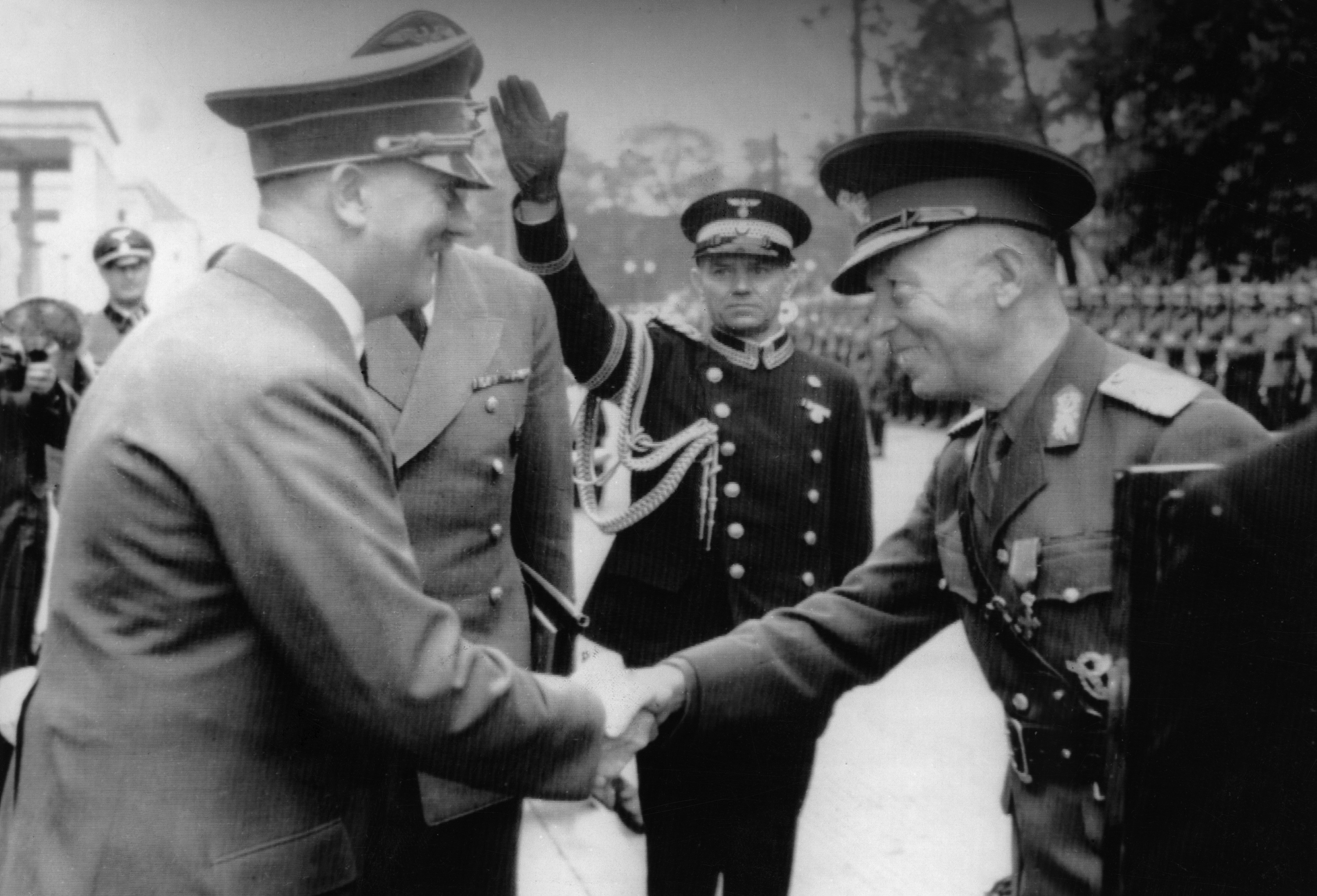 Adolf Hitler i rumuński premier Ion Antonescu na Königsplatz w Monachium, czerwiec 1941 r