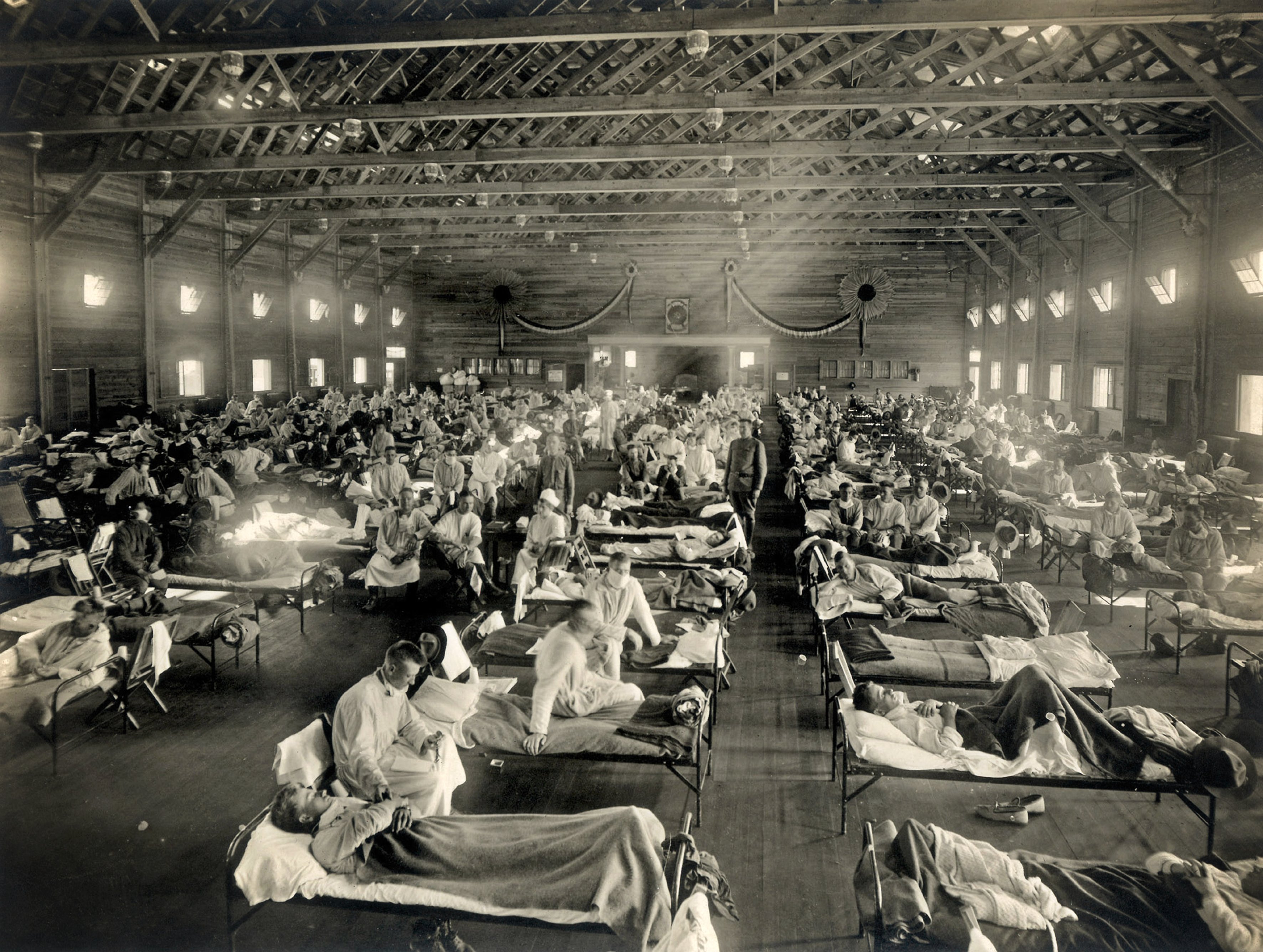 Szpital w obozie Funston w Kansas utworzony przez armię USA podczas pandemii grypy zwanej hiszpanką w 1918 r. 