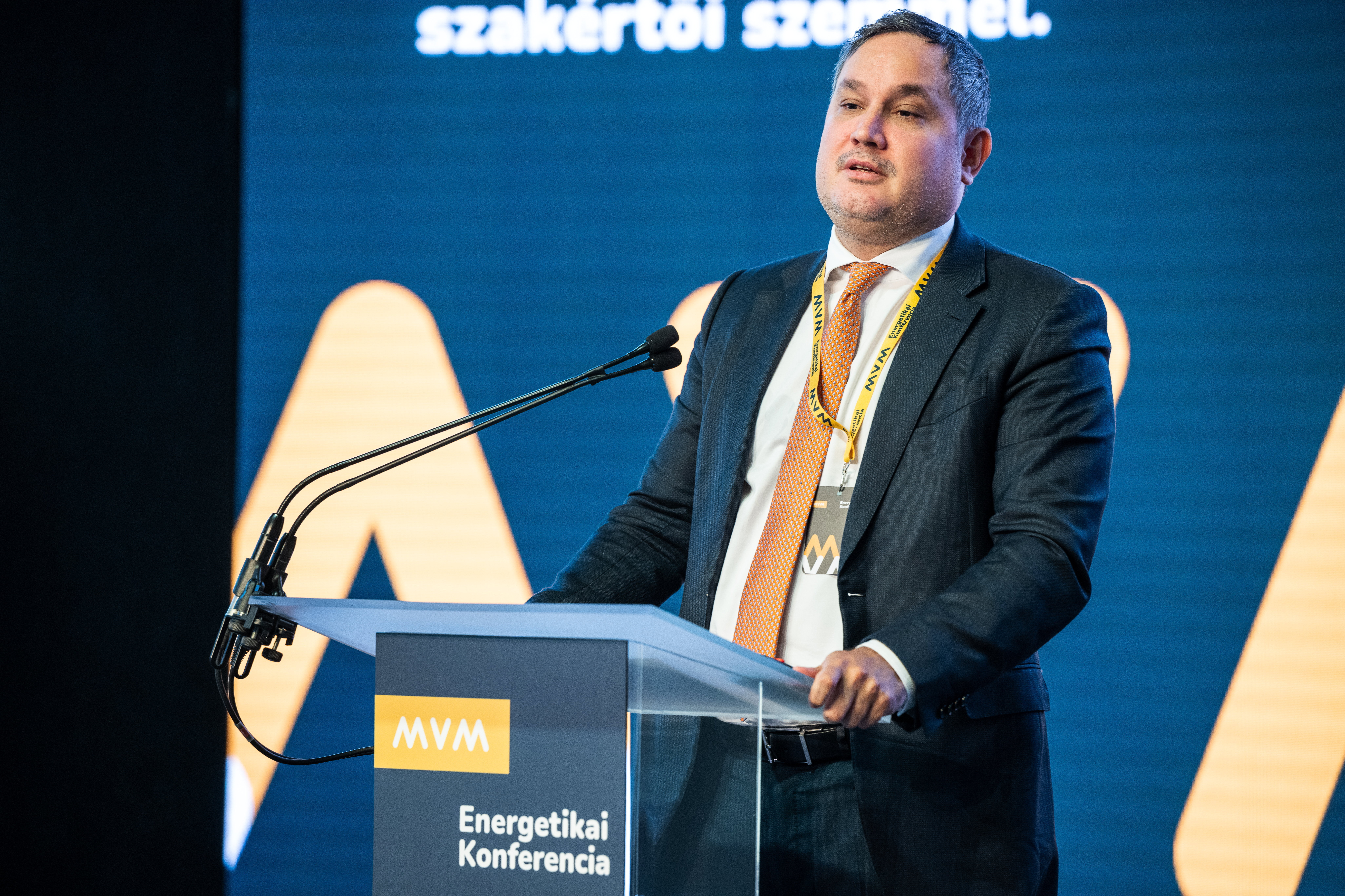 Durrdefektet kapott Nagy Márton gazdaságfejlesztési miniszter autója: „Azért ez kemény volt”
