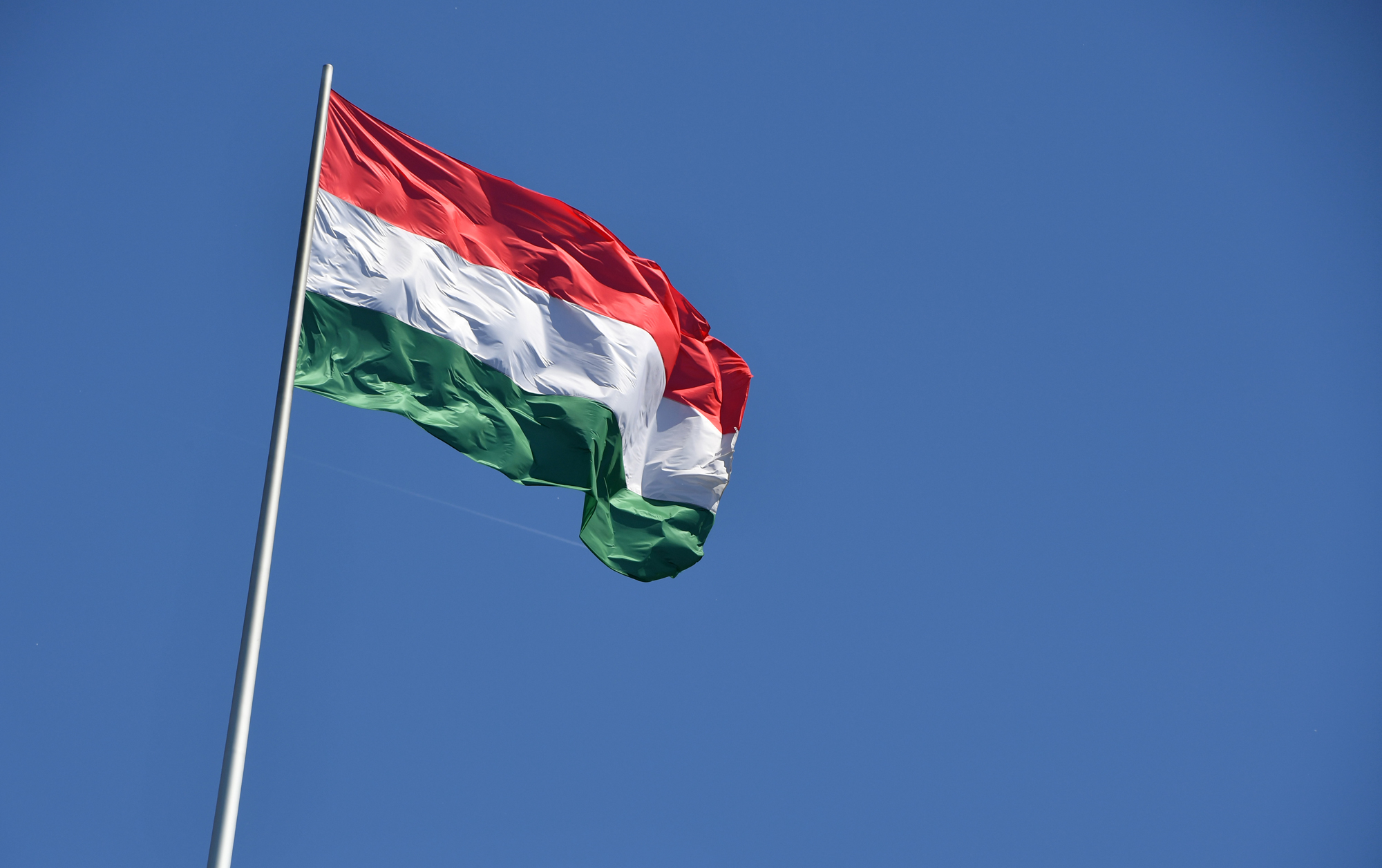 Kitűzetnék a magyar zászlót a társasházakra a foci Eb alatt - Blikk