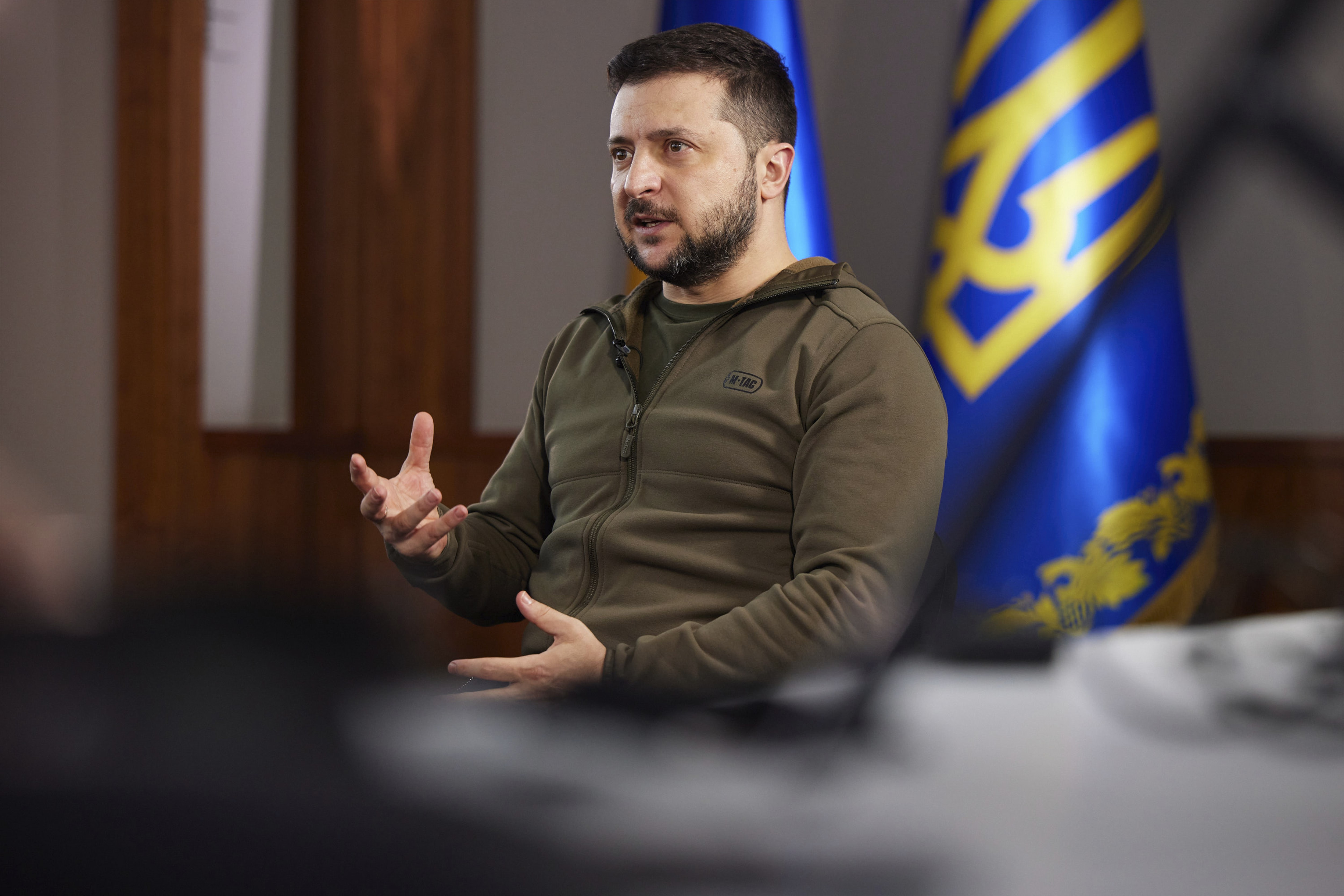 „Szeretem a családomat, de most az volt a legfontosabb, hogy itt legyek” – Megmutatta magányos erődjét Zelenszkij, ahonnan egy éve vezeti Ukrajnát – videó