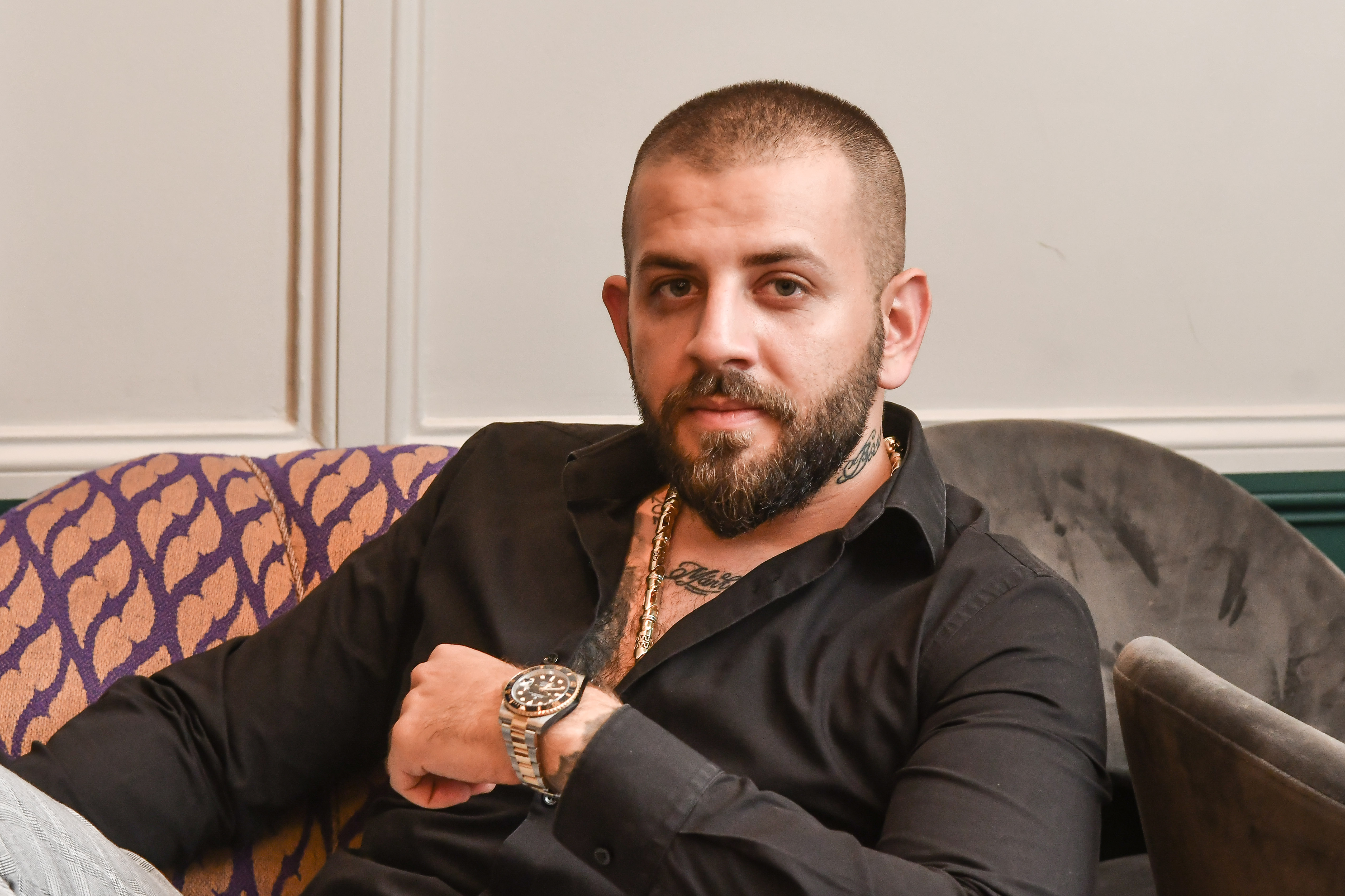 Komoly vádak, egy barát kitálalt G.w.M. családi ügyeiről: „Remélem, ha már könyvet tervez írni, akkor ezeket a részleteket is belefogalmazza”