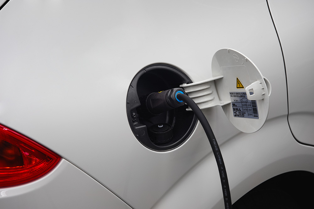 Dziś elektryczny leon na pełnych bateriach może przejechać 50 km