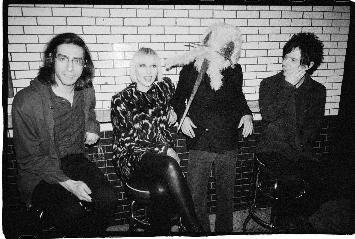 Yeah Yeah Yeahs (foto: Dan Martensen, pomysł: KK Barrett)