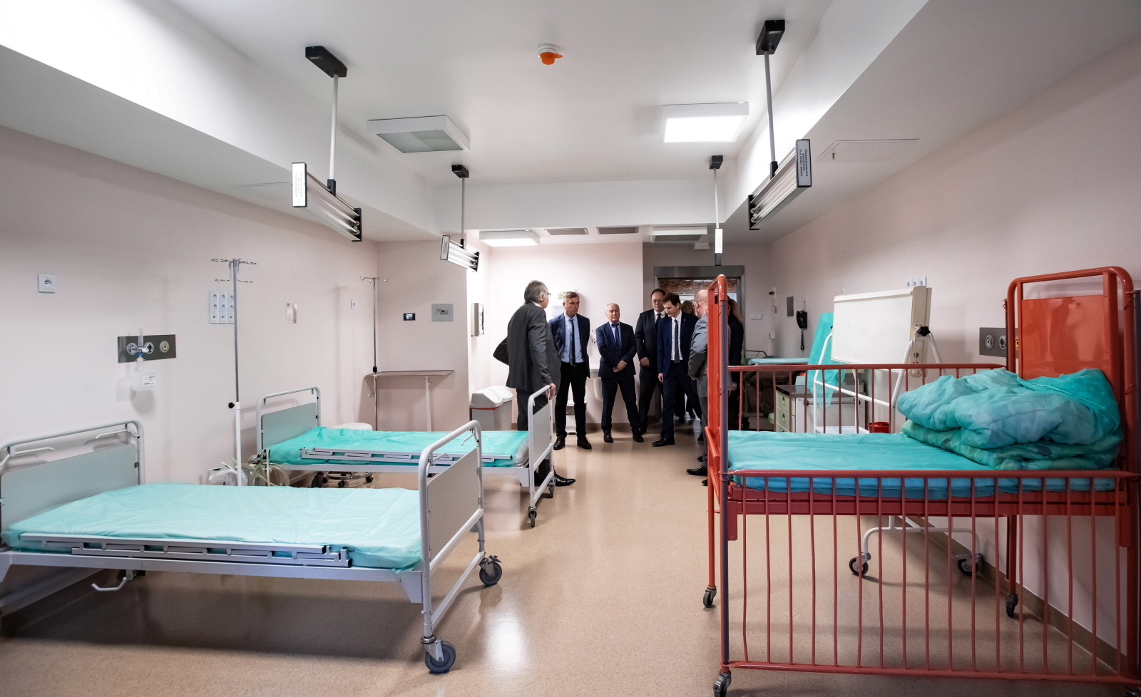 Centrum urazowe w szpitalu dziecięcym w Lublinie to kolejny taki ośrodek otwarty w ostatnim czasie w Polsce. Zastępca dyrektora departamentu funduszy europejskich w Ministerstwie Zdrowia Małgorzata Iwanicka-Michałowicz powiedziała, że obecnie realizowany jest projekt, który przewiduje w sumie utworzenie dziewięciu centrów urazowych dla dzieci, dwóch centrów dla dzieci i dla dorosłych oraz jednego centrum urazowego dla dorosłych