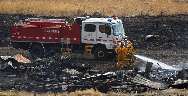pożary w Australii 8 strażacy dogaszają busz
