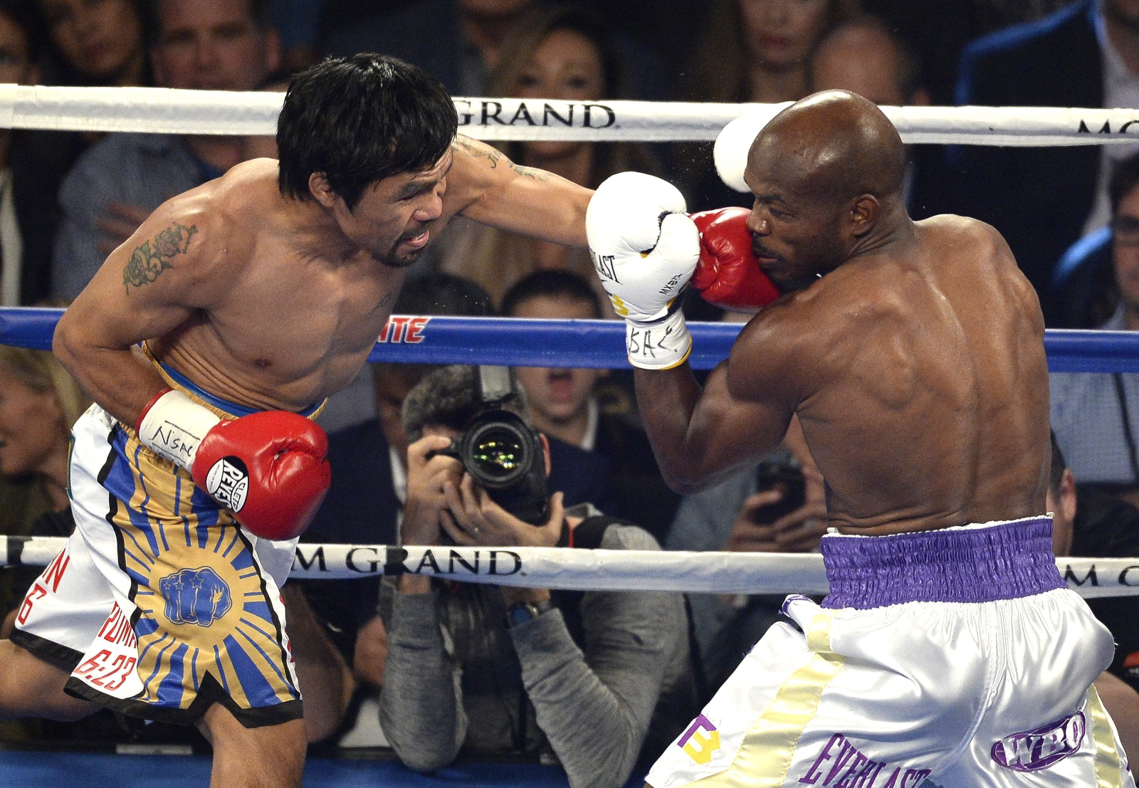 Stawką pojedynku nie był żaden pas mistrzowski. Pacquiao stracił swoje trofea w