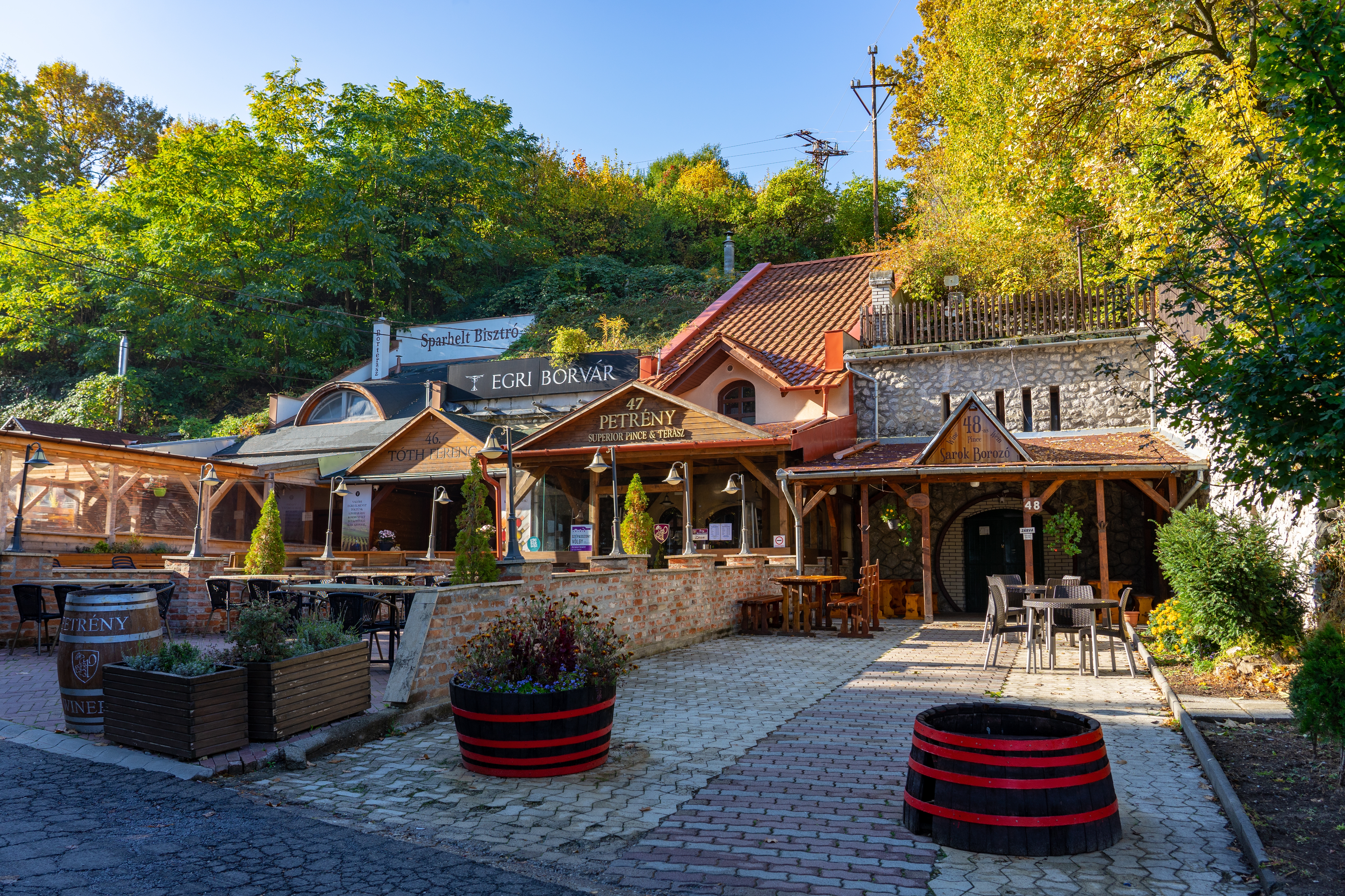 Pincetúra várja a kirándulókat a Szépasszonyvölgyben